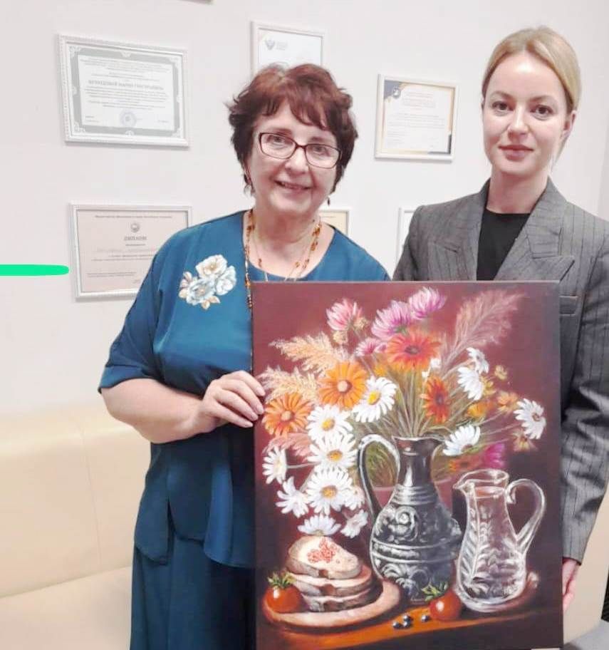 Елена Дильмеева представила 60 картин, наполненных эмоциями и теплом