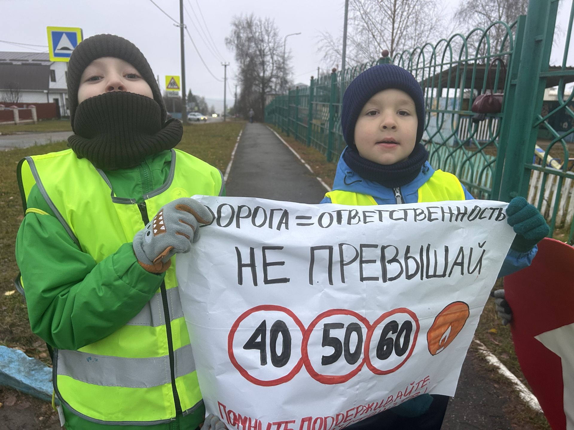 В Лаишево воспитанники детского сада «Берёзка» провели акцию памяти жертв ДТП