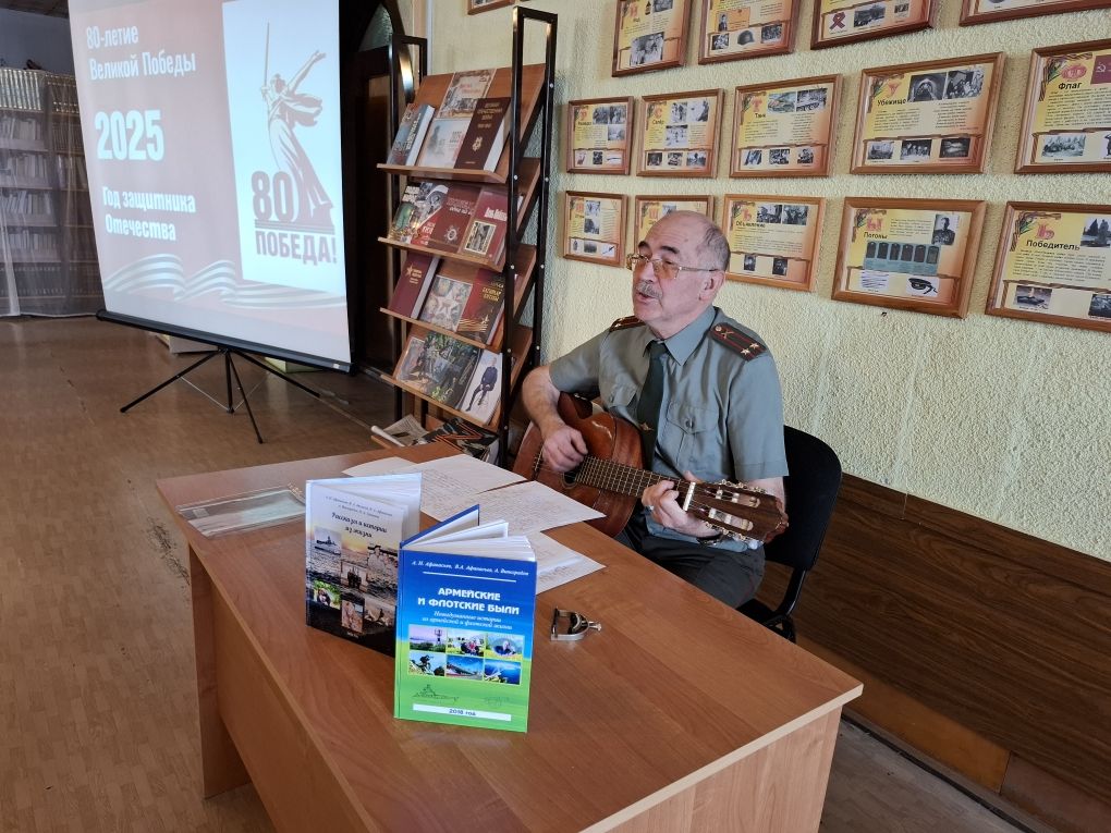 Лаишевские студенты встретились с офицером – автором книг и песен