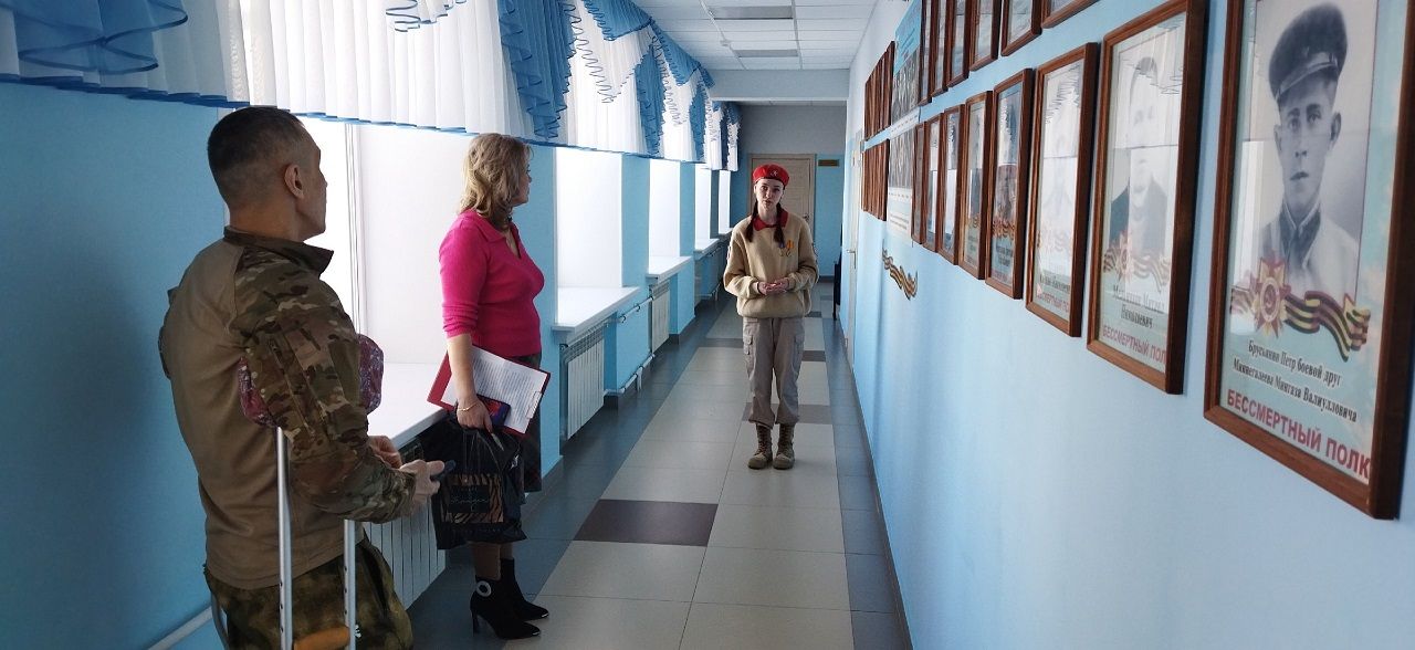 Участник СВО открыл Год защитника Отечества в Лаишевской школе № 2