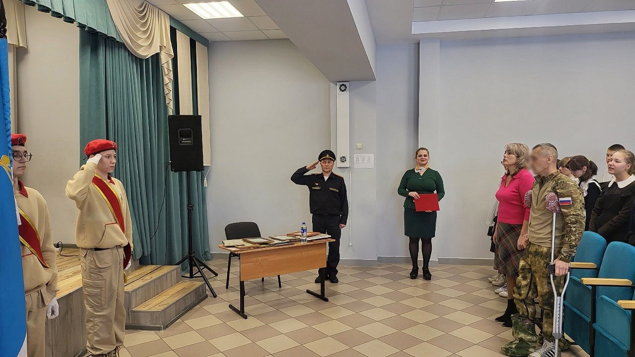 Участник СВО открыл Год защитника Отечества в Лаишевской школе № 2