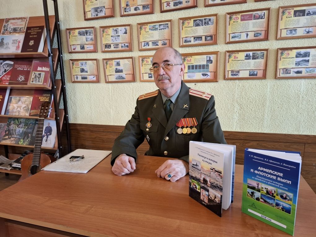 Лаишевские студенты встретились с офицером – автором книг и песен