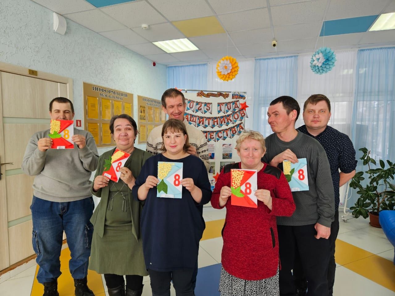 Получатели социальных услуг в Лаишеве сделали подарки к 8 Марта своими руками