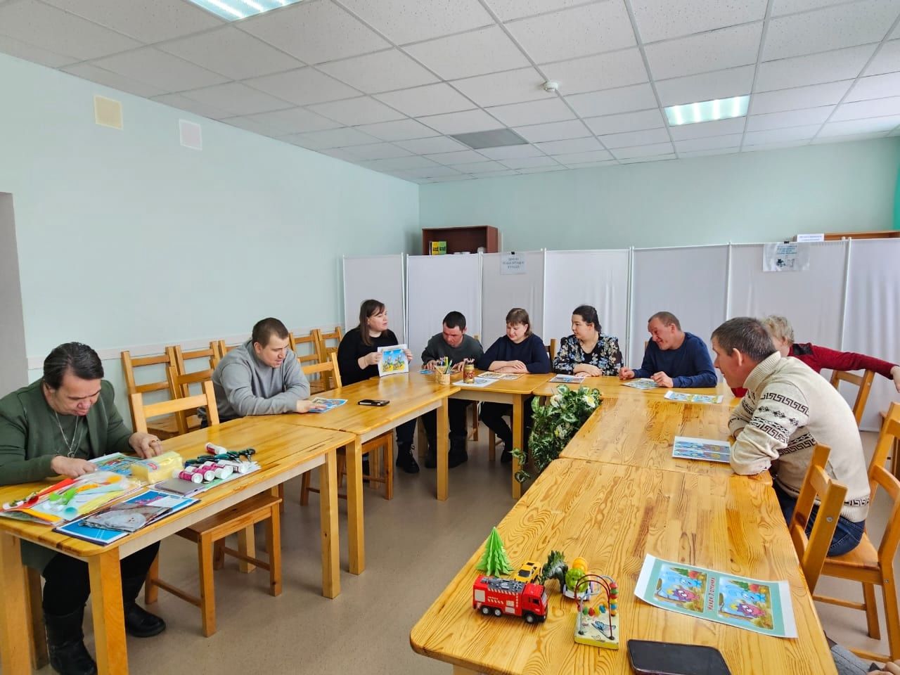 Получатели социальных услуг в Лаишеве сделали подарки к 8 Марта своими руками