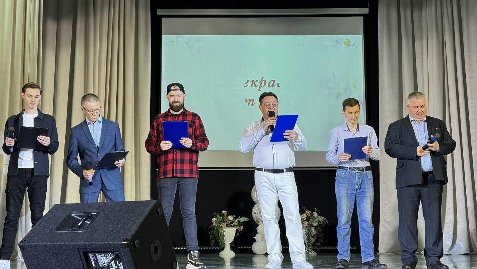 Лаеш районында хатын-кызлар бәйрәменә ирләр концерт оештырды