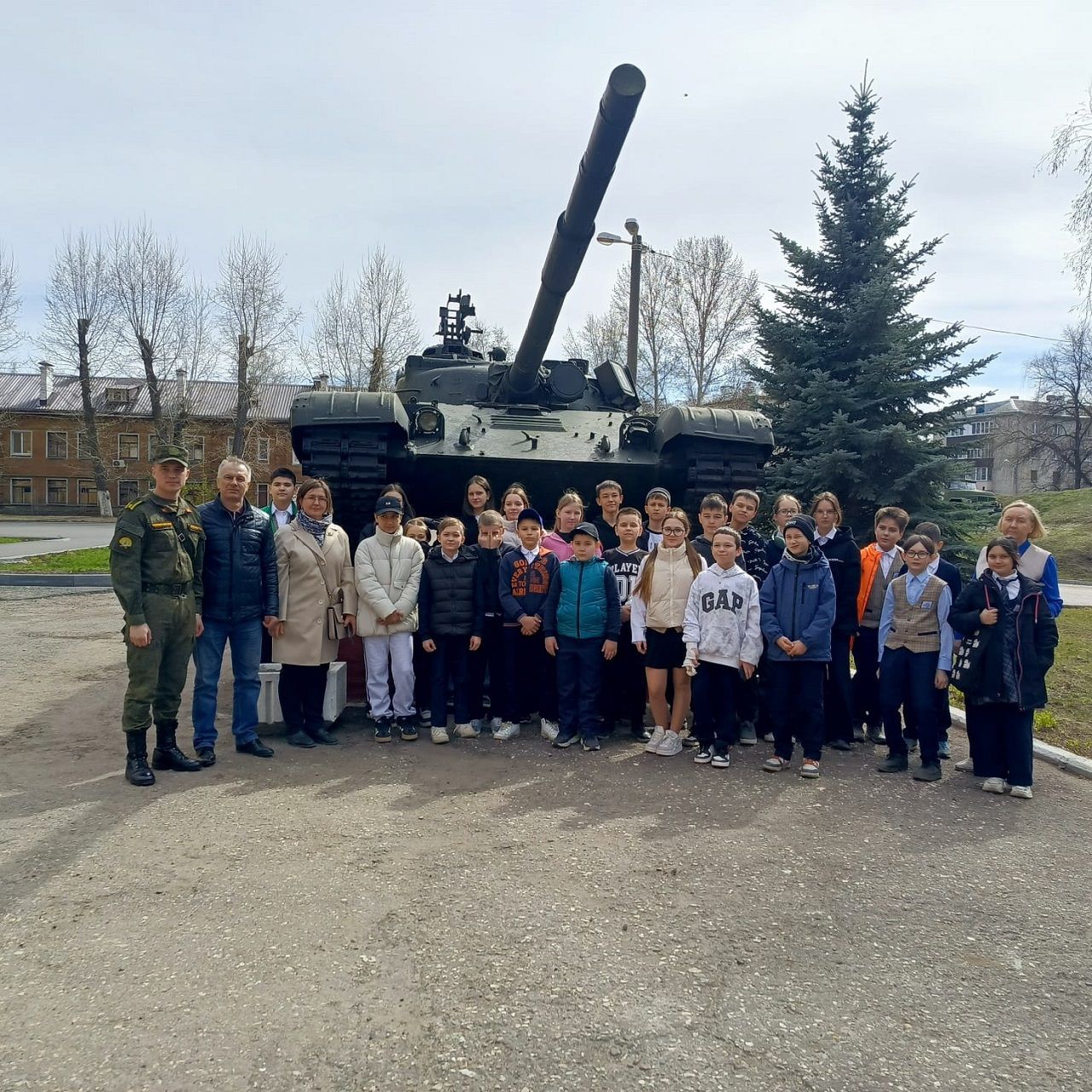 Лицеисты Лаишевского района побывали в Казанском танковом училище