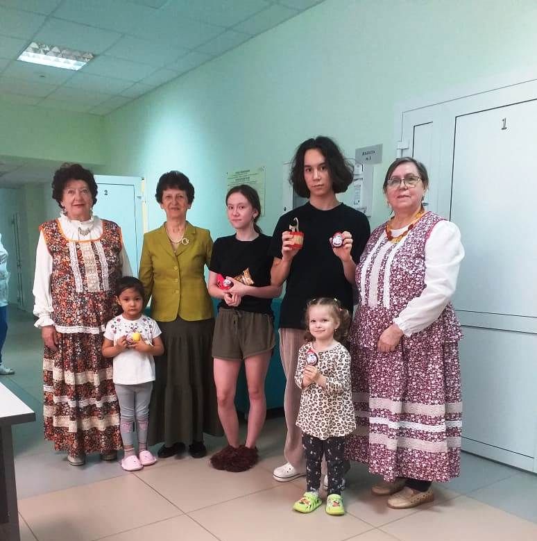 Волонтеры Ордена Милосердия поздравили пациентов Лаишевской больницы с Пасхой