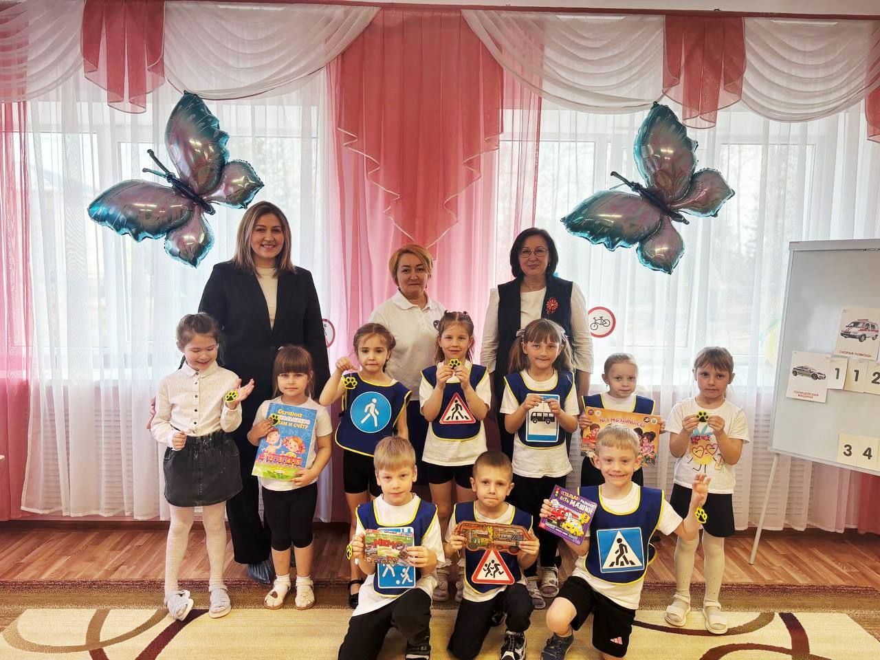 В детском саду «Ласточка»  юные знатоки ПДД раскрыли секреты безопасной дороги