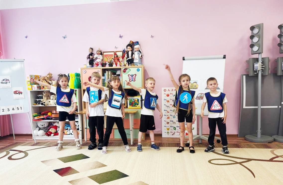 В детском саду «Ласточка»  юные знатоки ПДД раскрыли секреты безопасной дороги