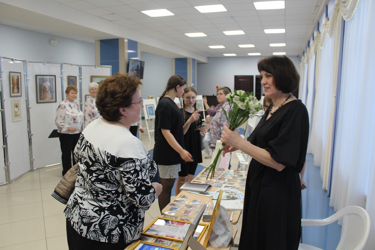 Лаишевская художница Ольга Довбыш провела третью выставку своих картин «Отражение»