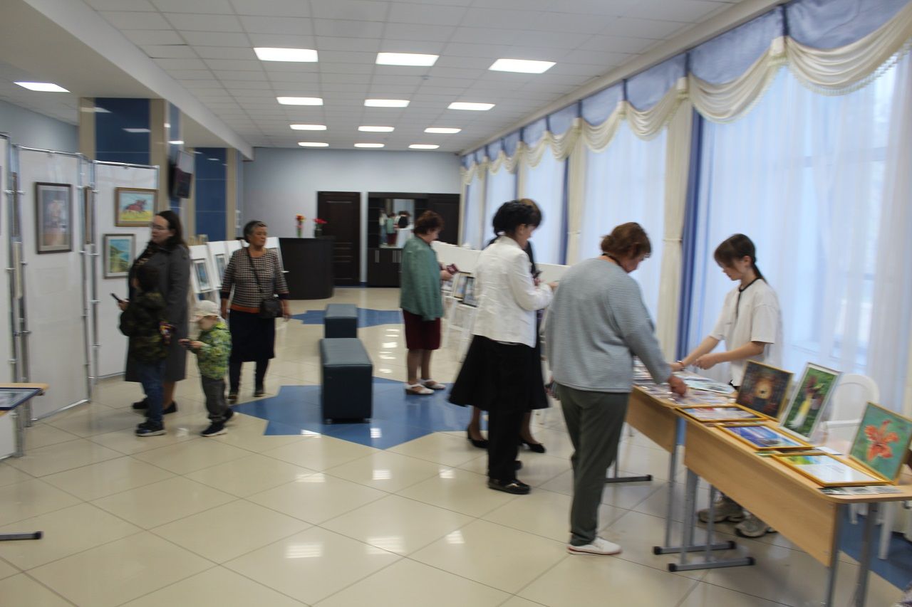 Лаишевская художница Ольга Довбыш провела третью выставку своих картин «Отражение»