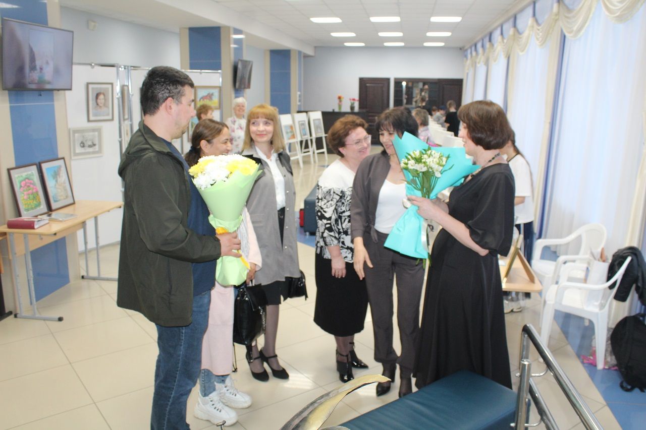 Лаишевская художница Ольга Довбыш провела третью выставку своих картин «Отражение»