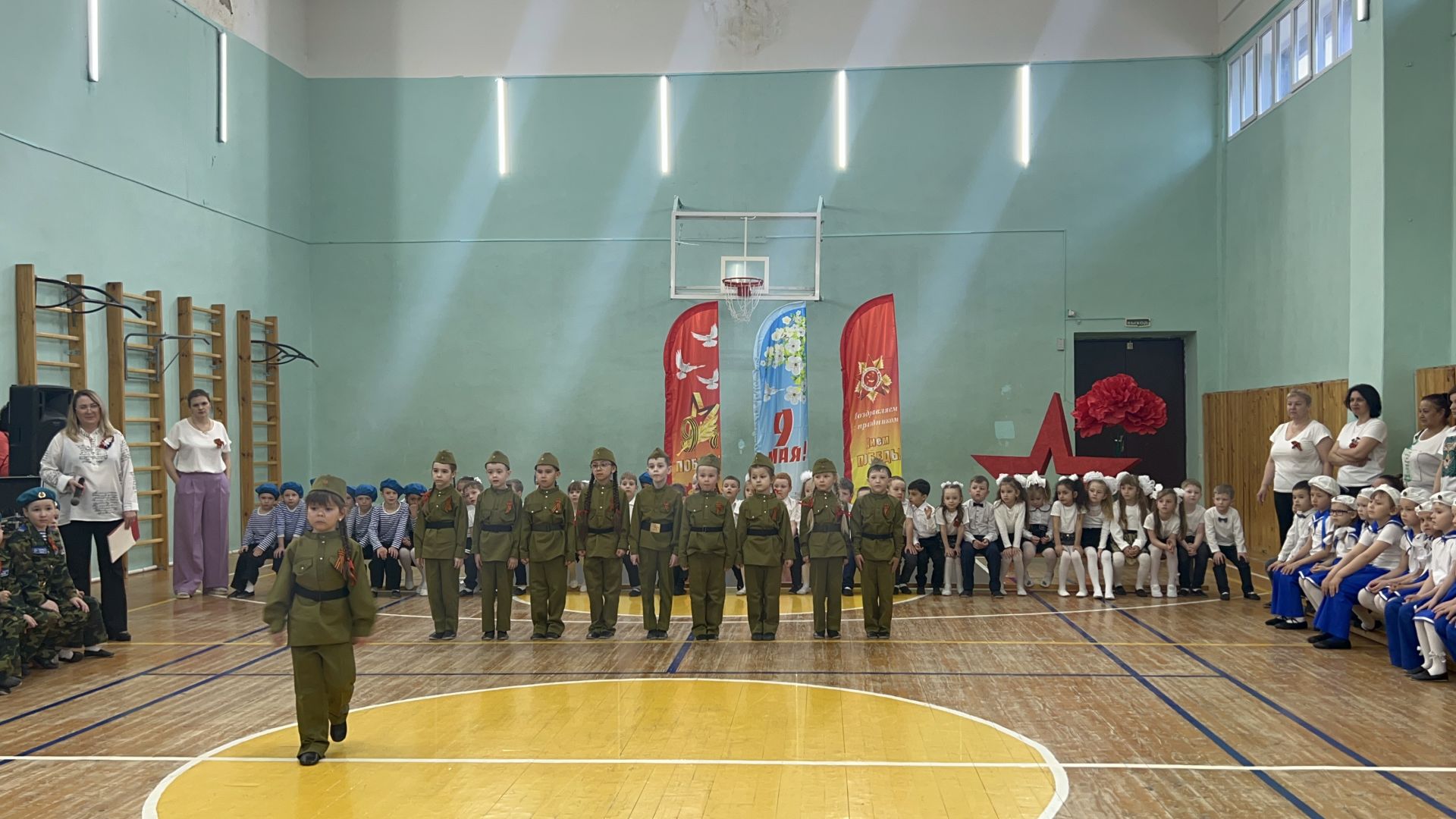 В Лаишеве прошел смотр строя и песни дошкольников