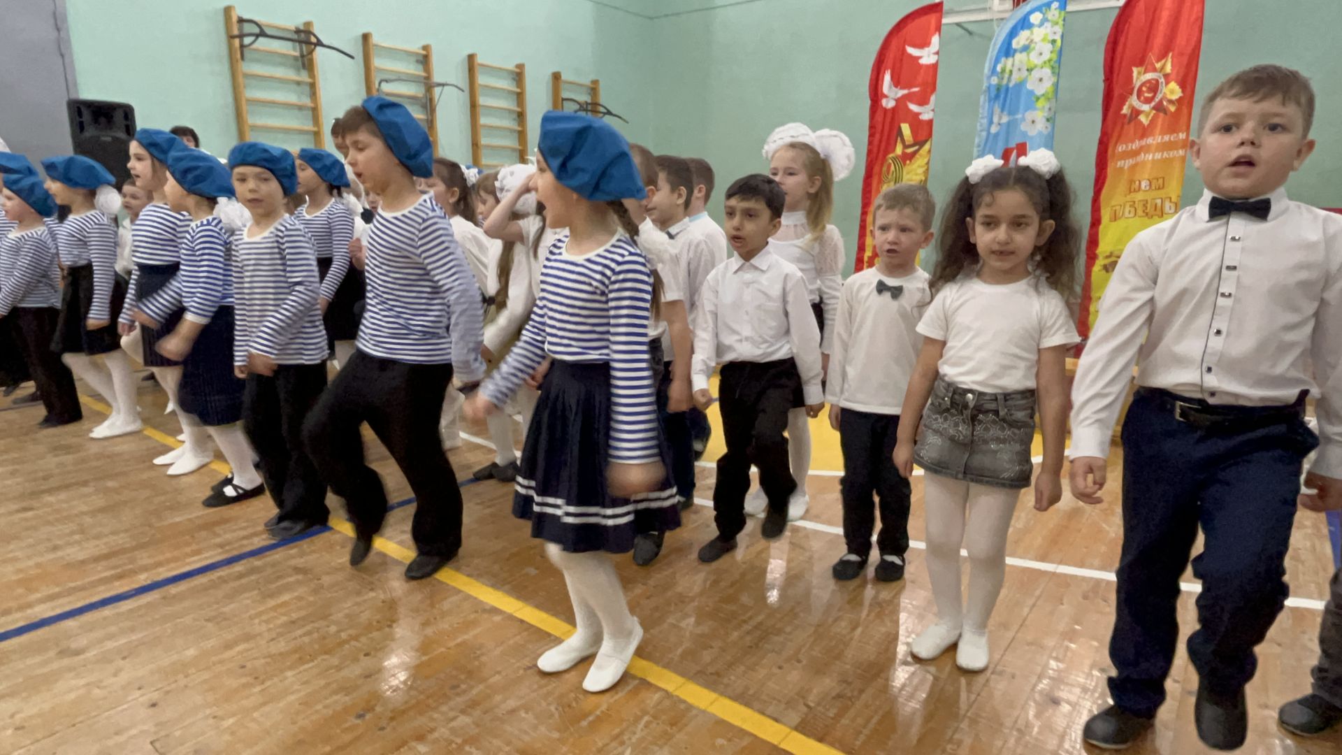 В Лаишеве прошел смотр строя и песни дошкольников