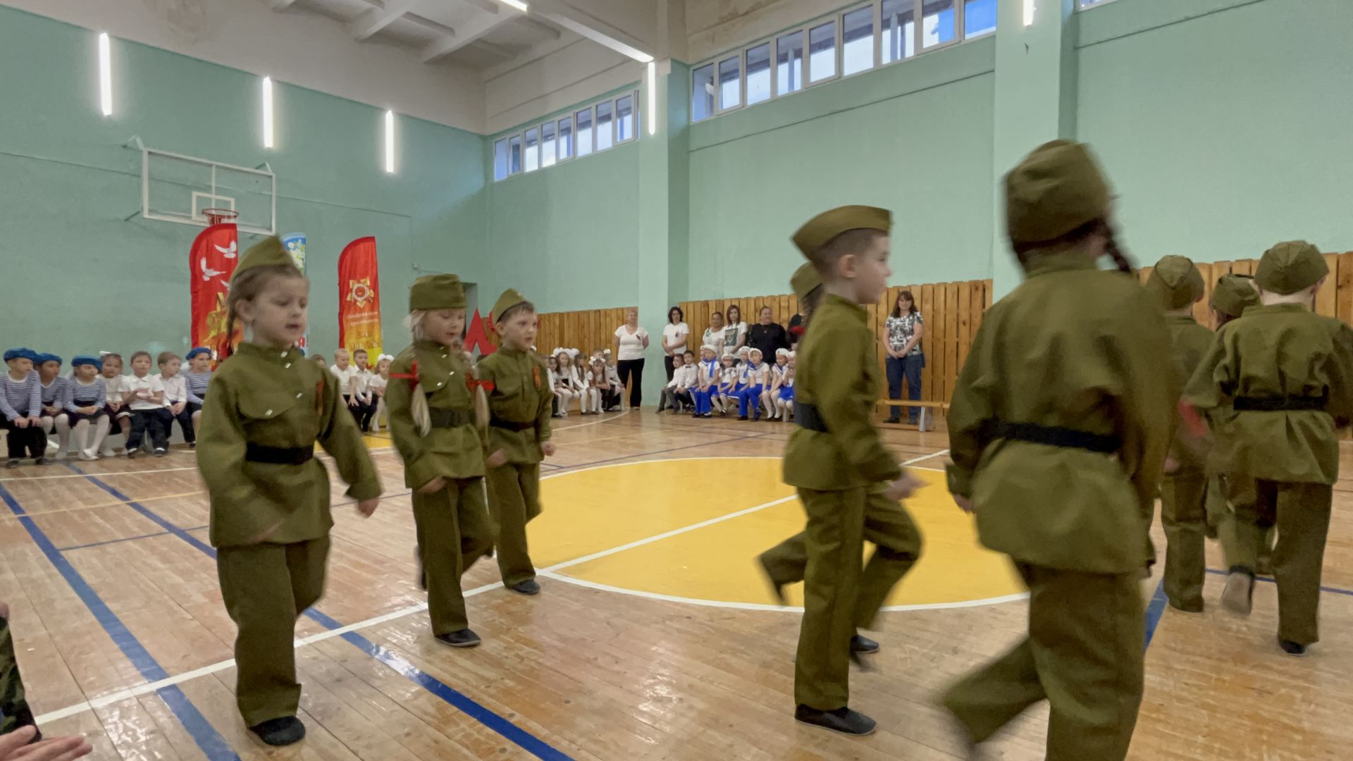 В Лаишеве прошел смотр строя и песни дошкольников