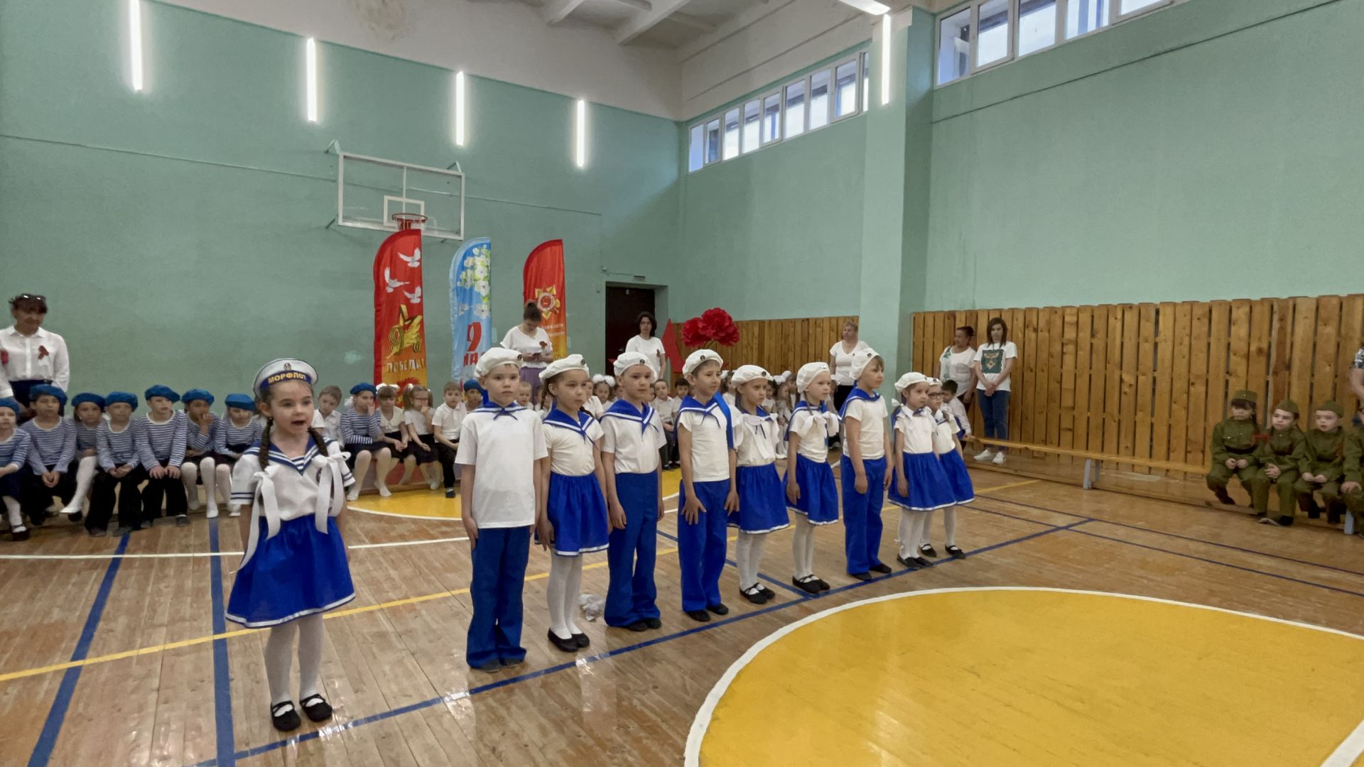 В Лаишеве прошел смотр строя и песни дошкольников