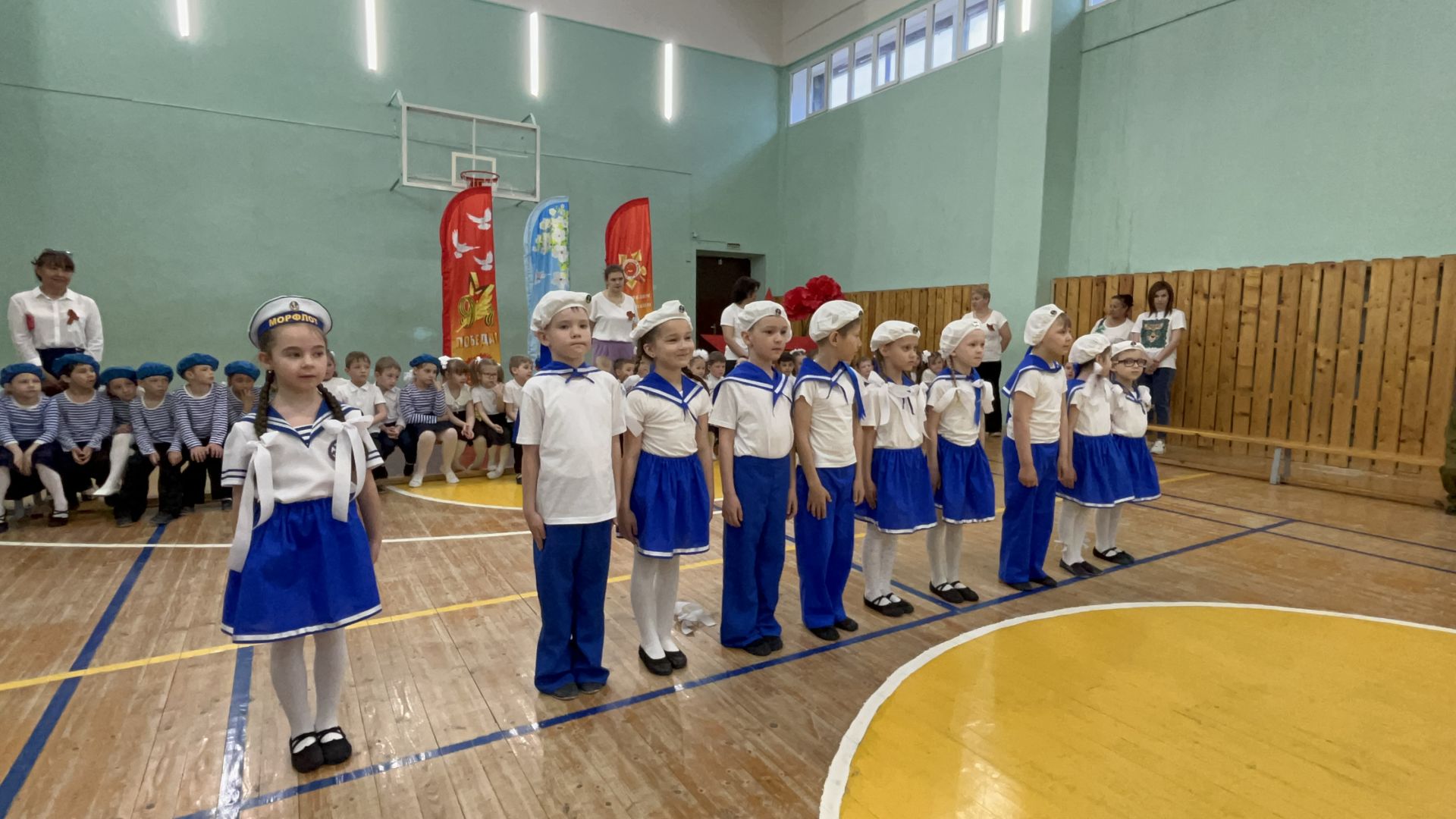 В Лаишеве прошел смотр строя и песни дошкольников