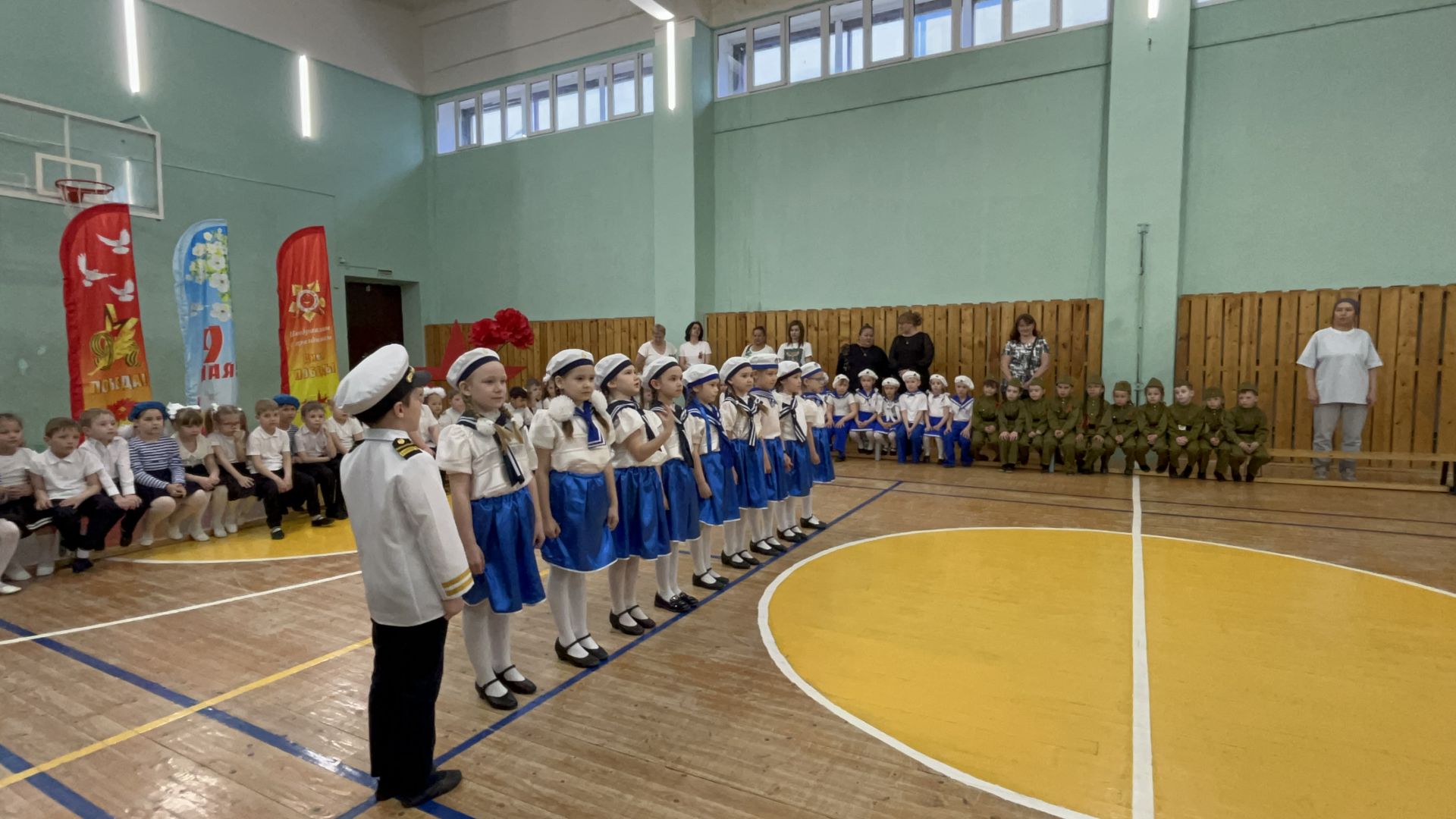 В Лаишеве прошел смотр строя и песни дошкольников