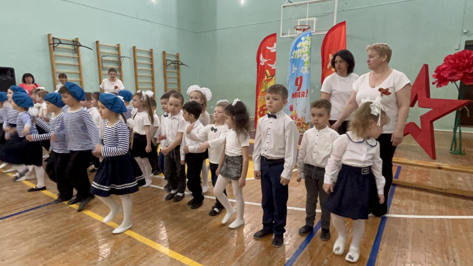 В Лаишеве прошел смотр строя и песни дошкольников