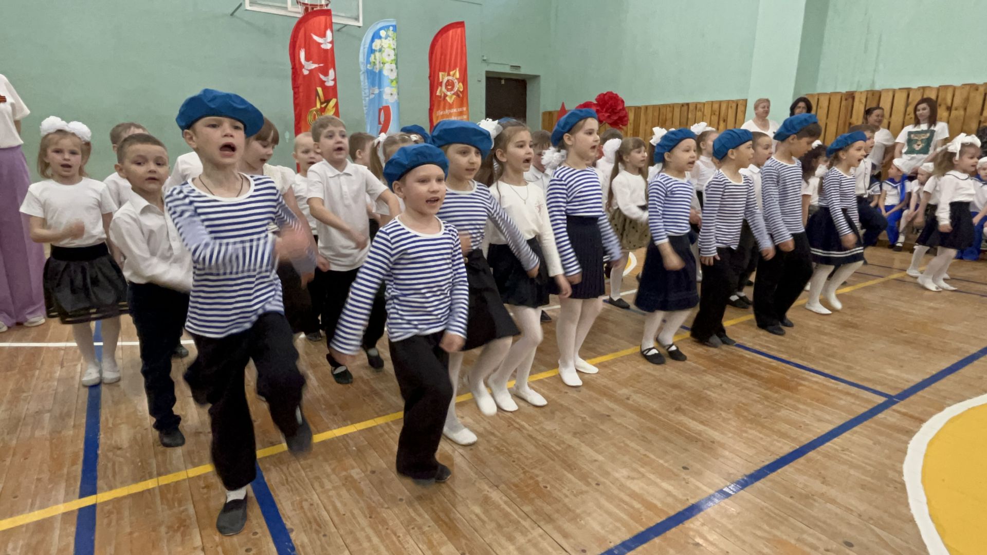 В Лаишеве прошел смотр строя и песни дошкольников