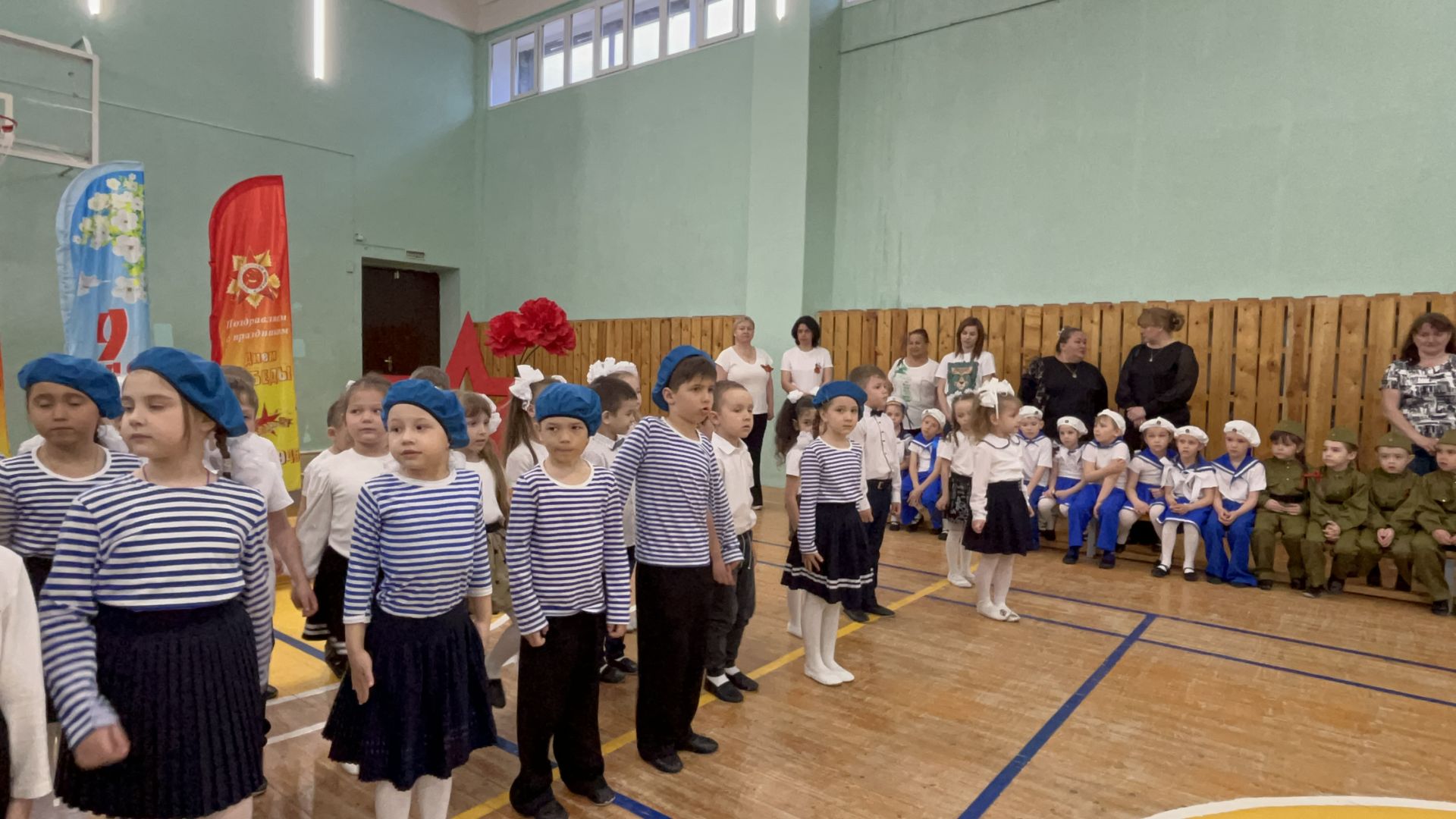 В Лаишеве прошел смотр строя и песни дошкольников