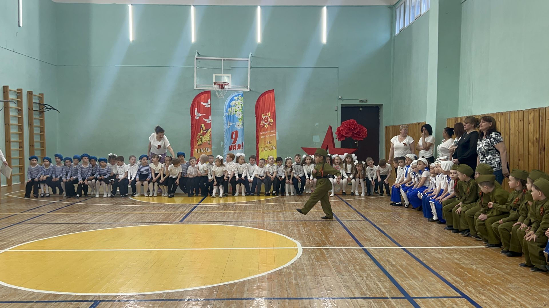 В Лаишеве прошел смотр строя и песни дошкольников