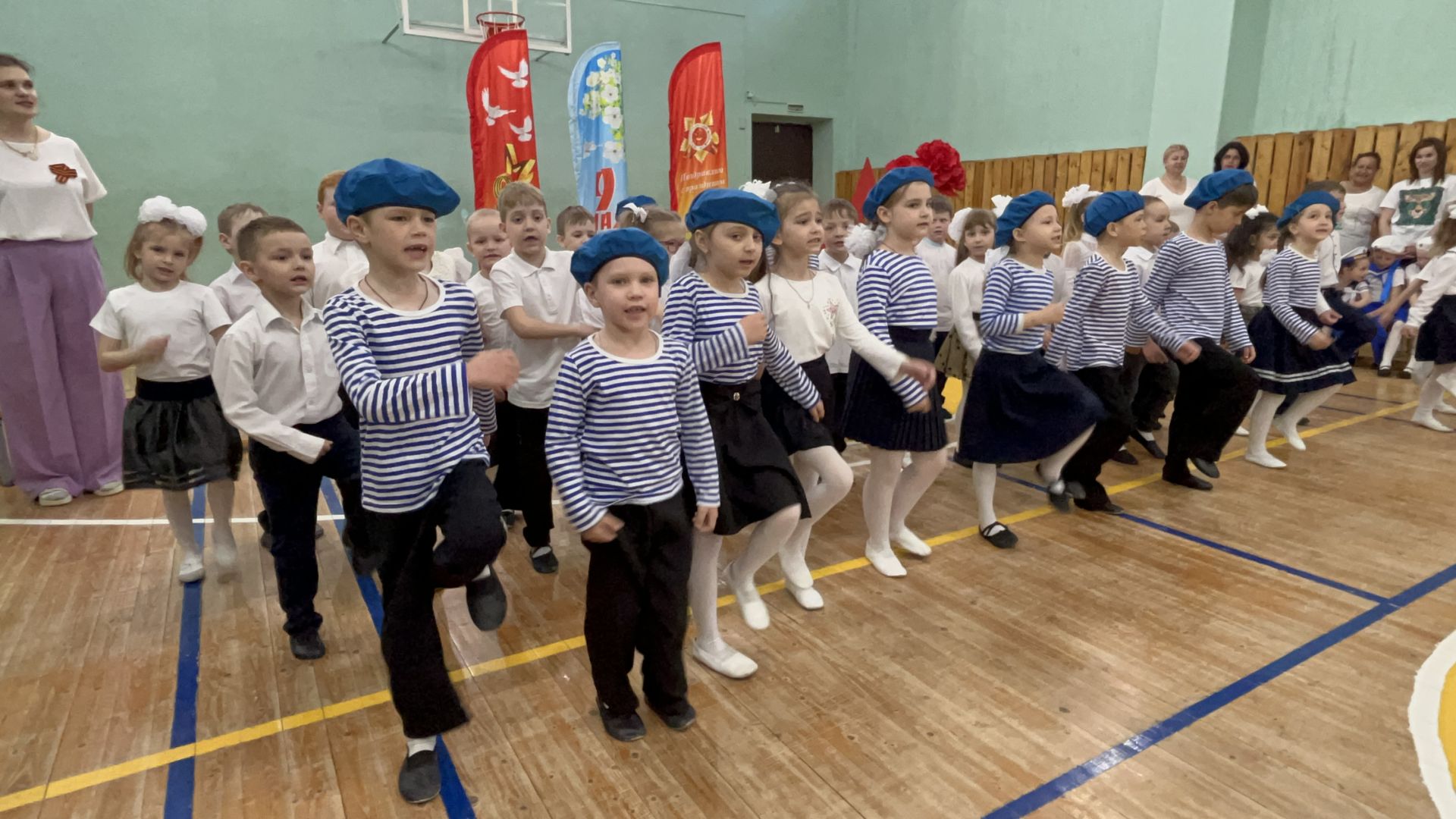 В Лаишеве прошел смотр строя и песни дошкольников