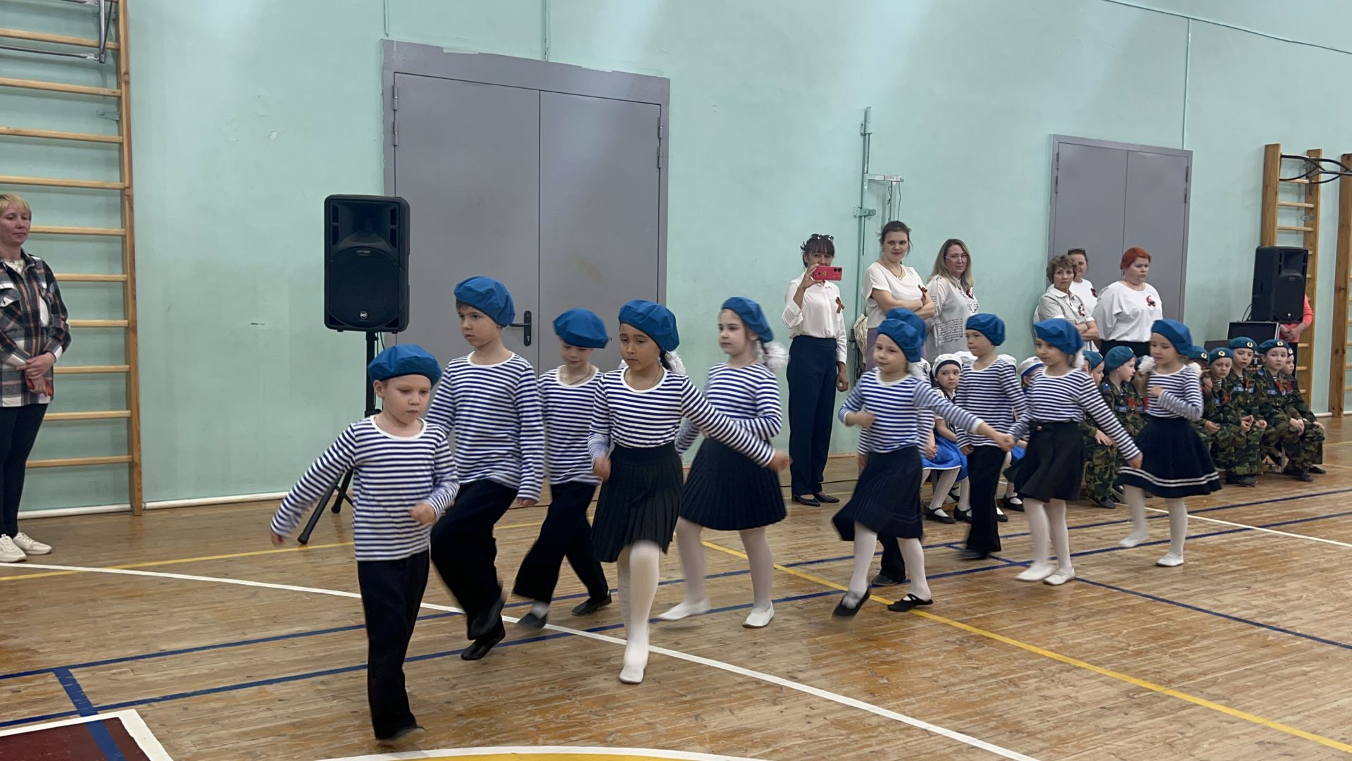 В Лаишеве прошел смотр строя и песни дошкольников