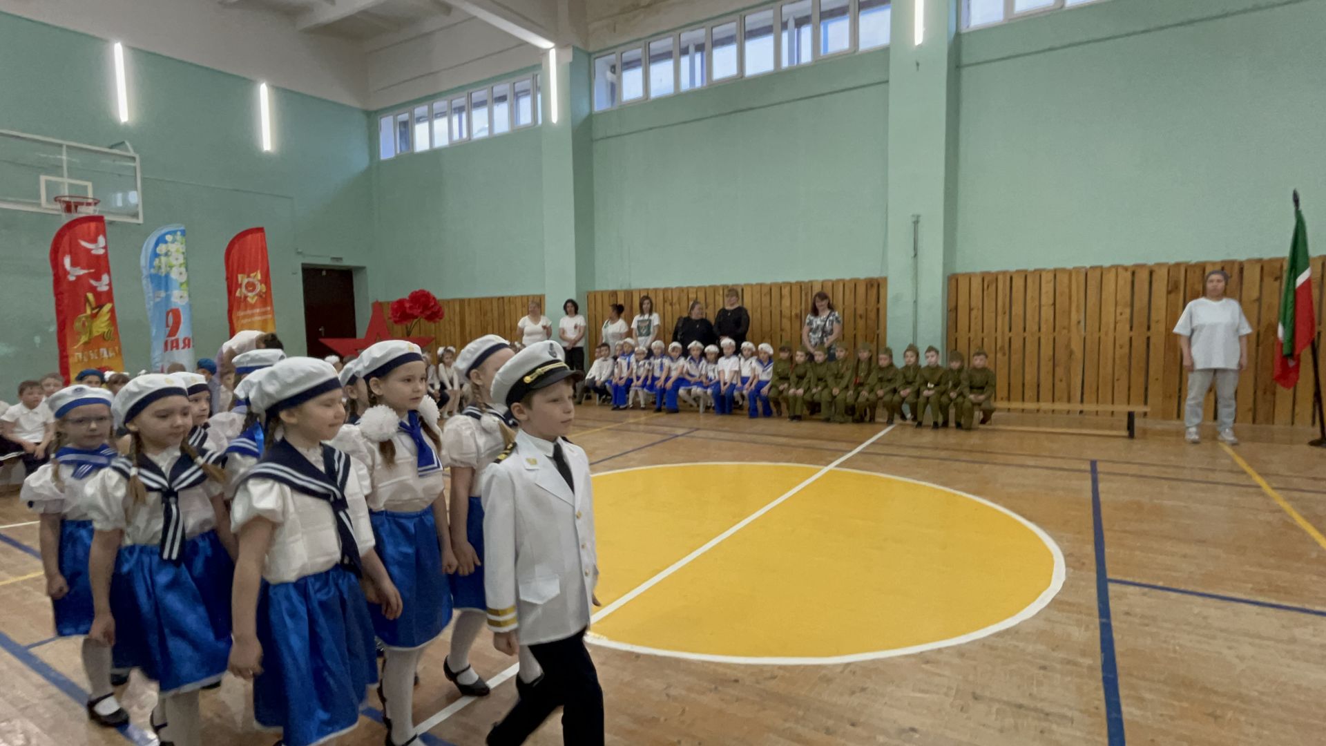 В Лаишеве прошел смотр строя и песни дошкольников