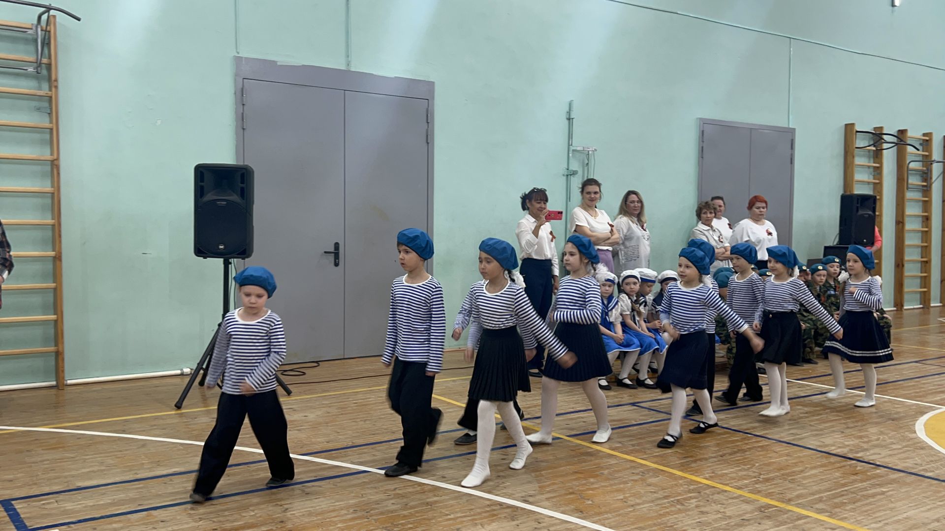 В Лаишеве прошел смотр строя и песни дошкольников