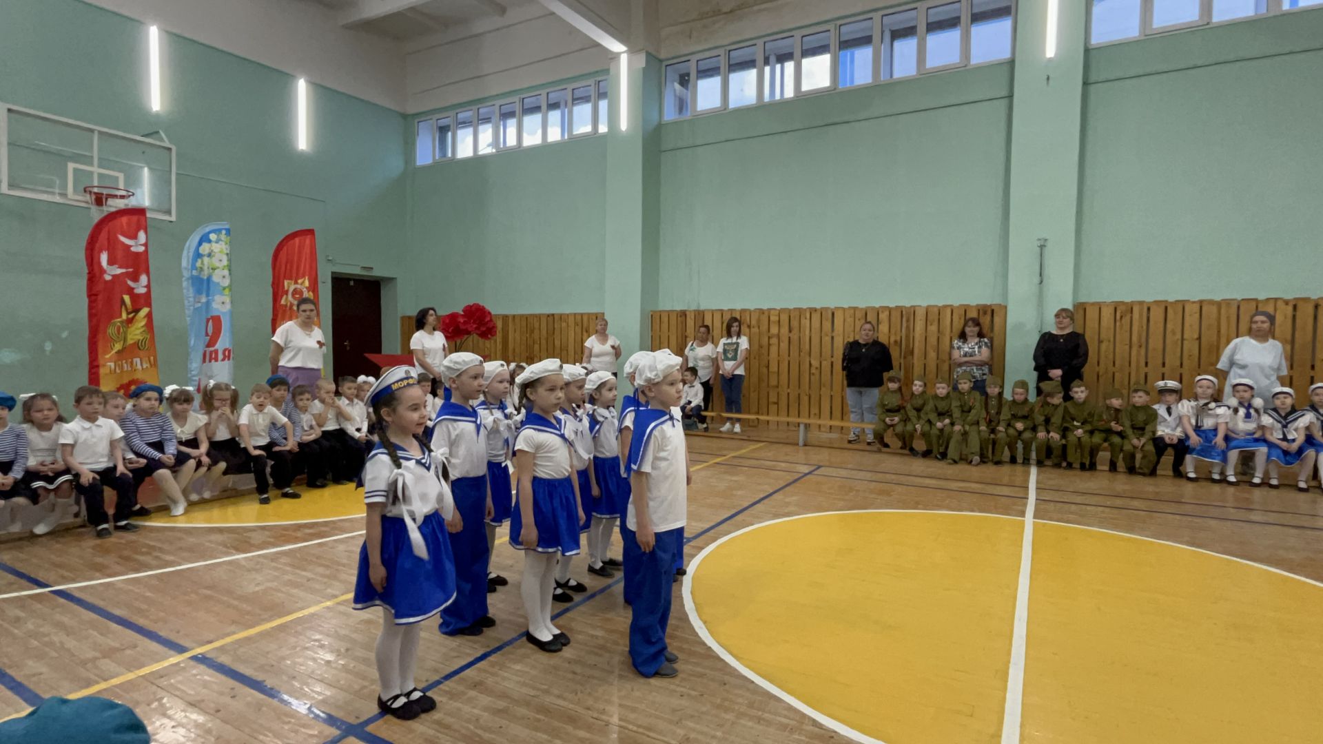 В Лаишеве прошел смотр строя и песни дошкольников