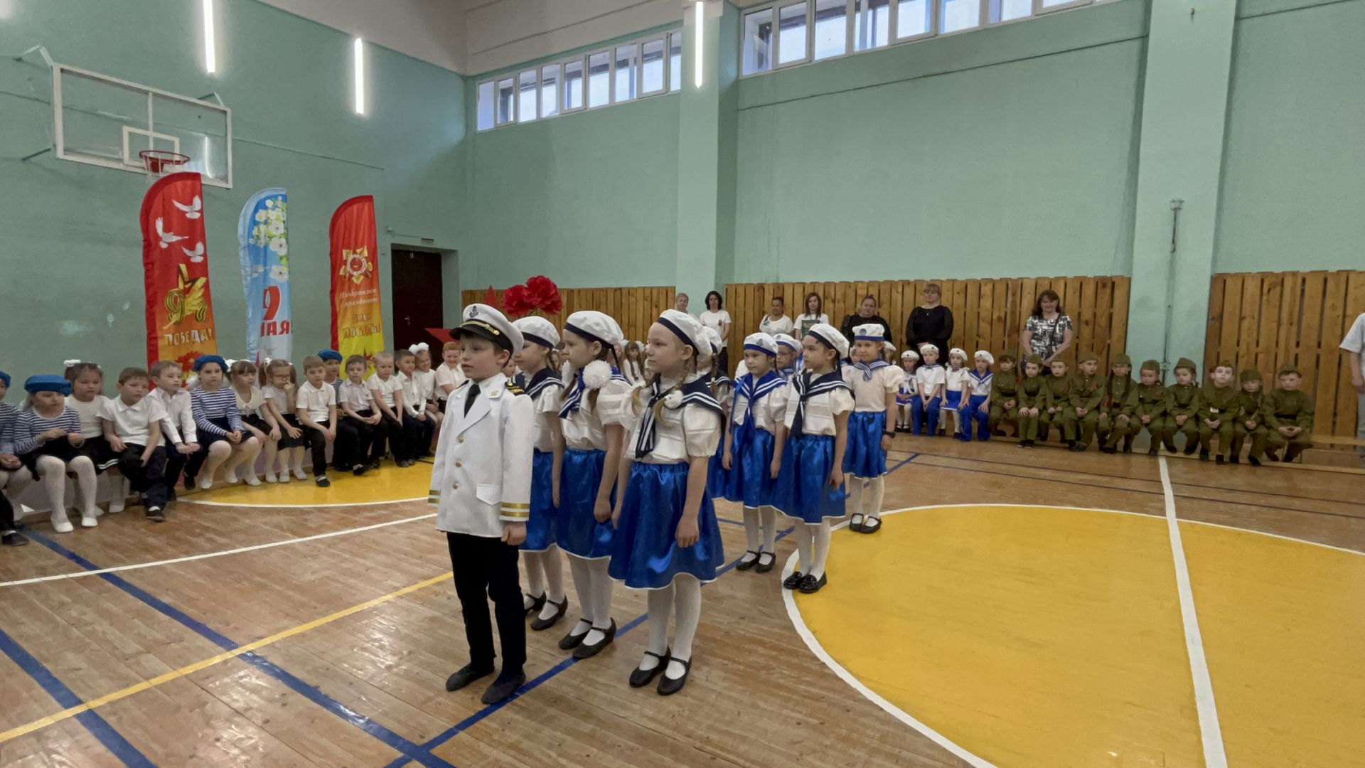 В Лаишеве прошел смотр строя и песни дошкольников