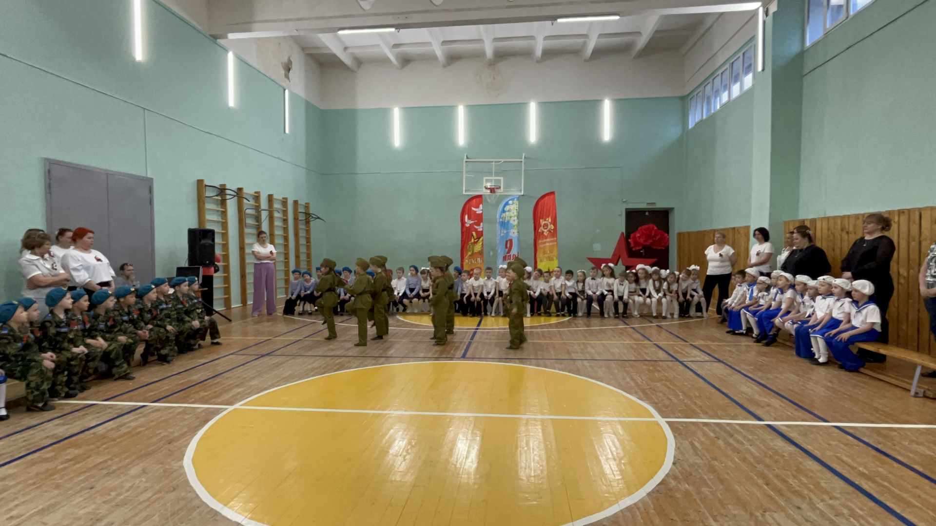 В Лаишеве прошел смотр строя и песни дошкольников