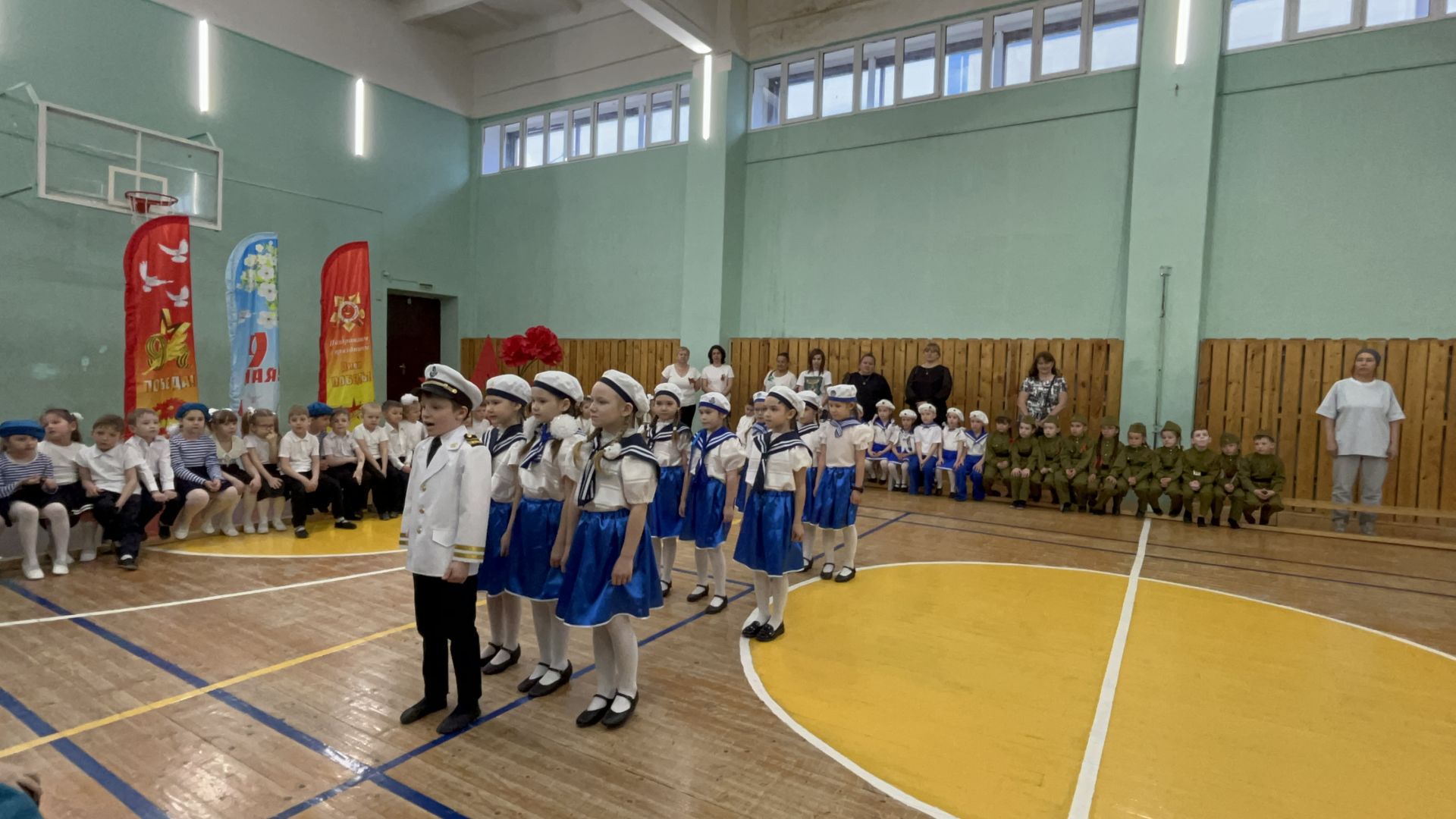 В Лаишеве прошел смотр строя и песни дошкольников