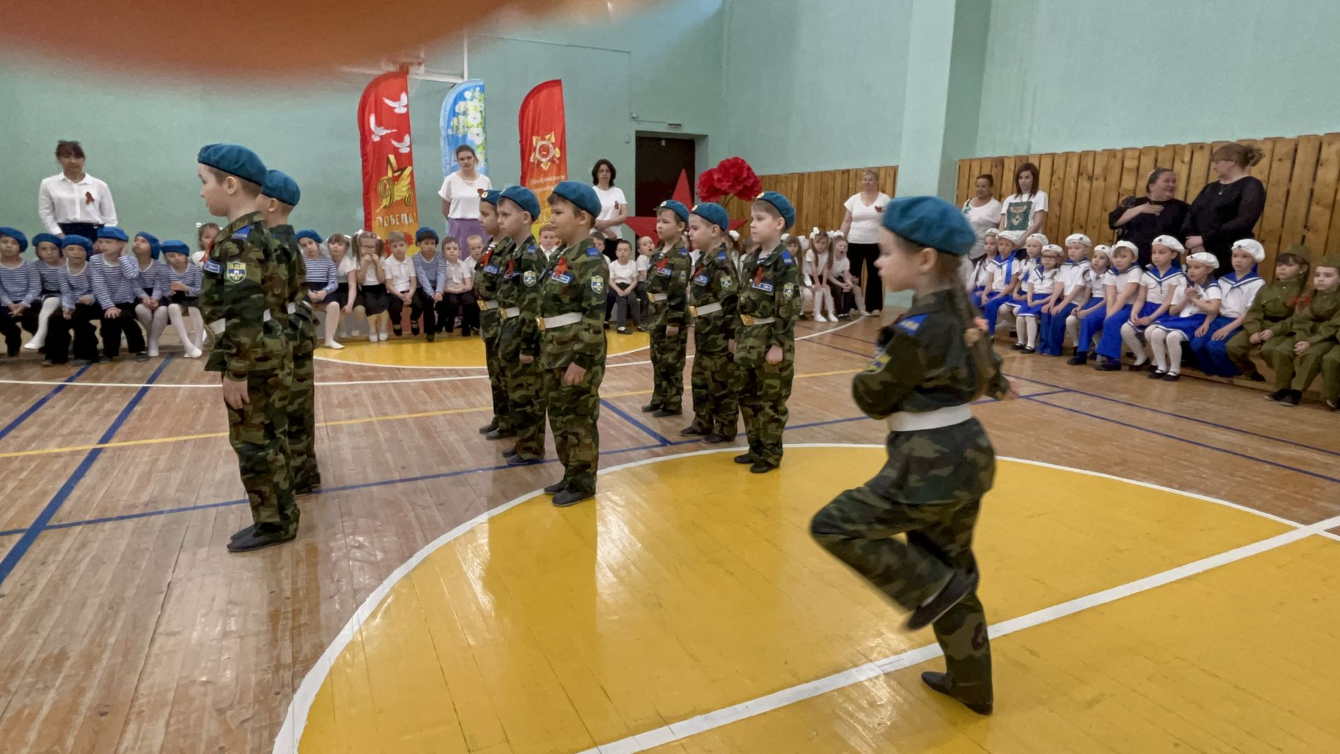 В Лаишеве прошел смотр строя и песни дошкольников
