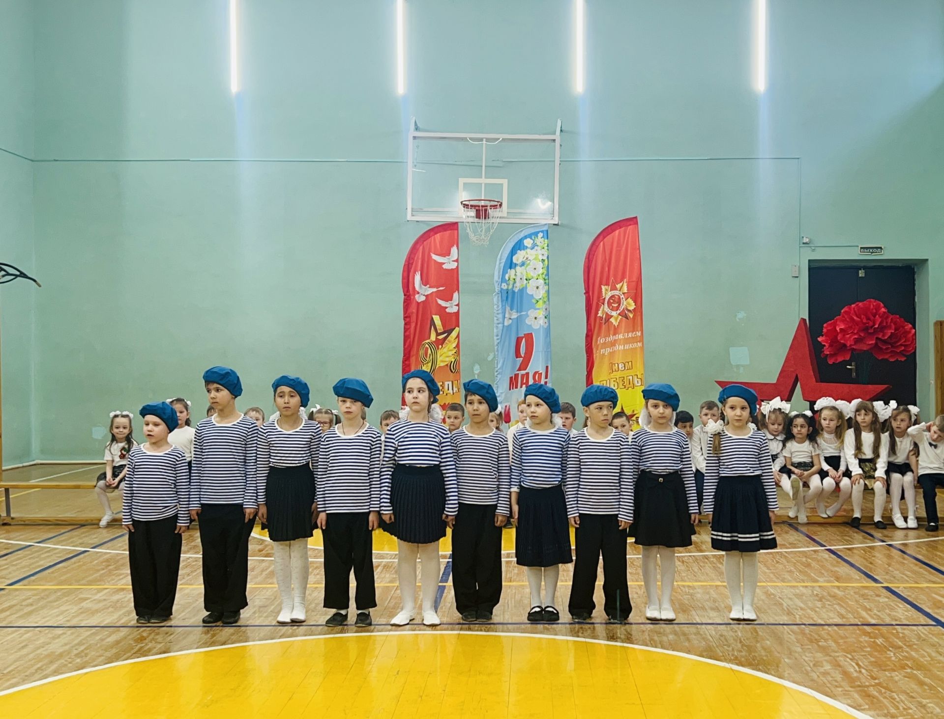 В Лаишеве прошел смотр строя и песни дошкольников