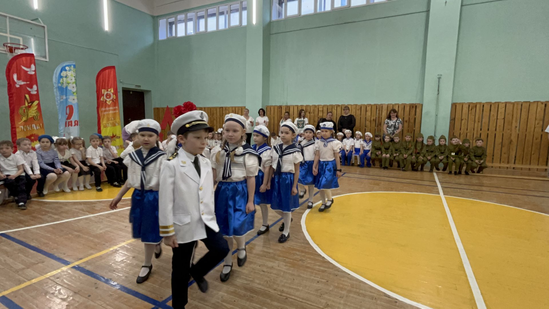 В Лаишеве прошел смотр строя и песни дошкольников