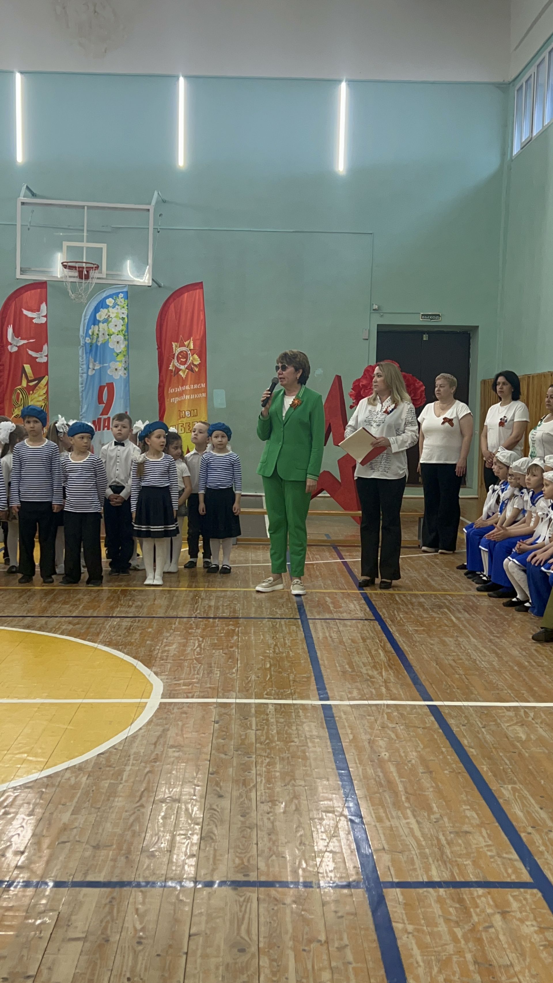 В Лаишеве прошел смотр строя и песни дошкольников