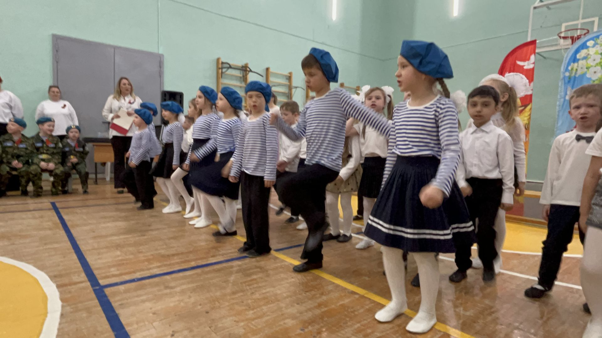 В Лаишеве прошел смотр строя и песни дошкольников