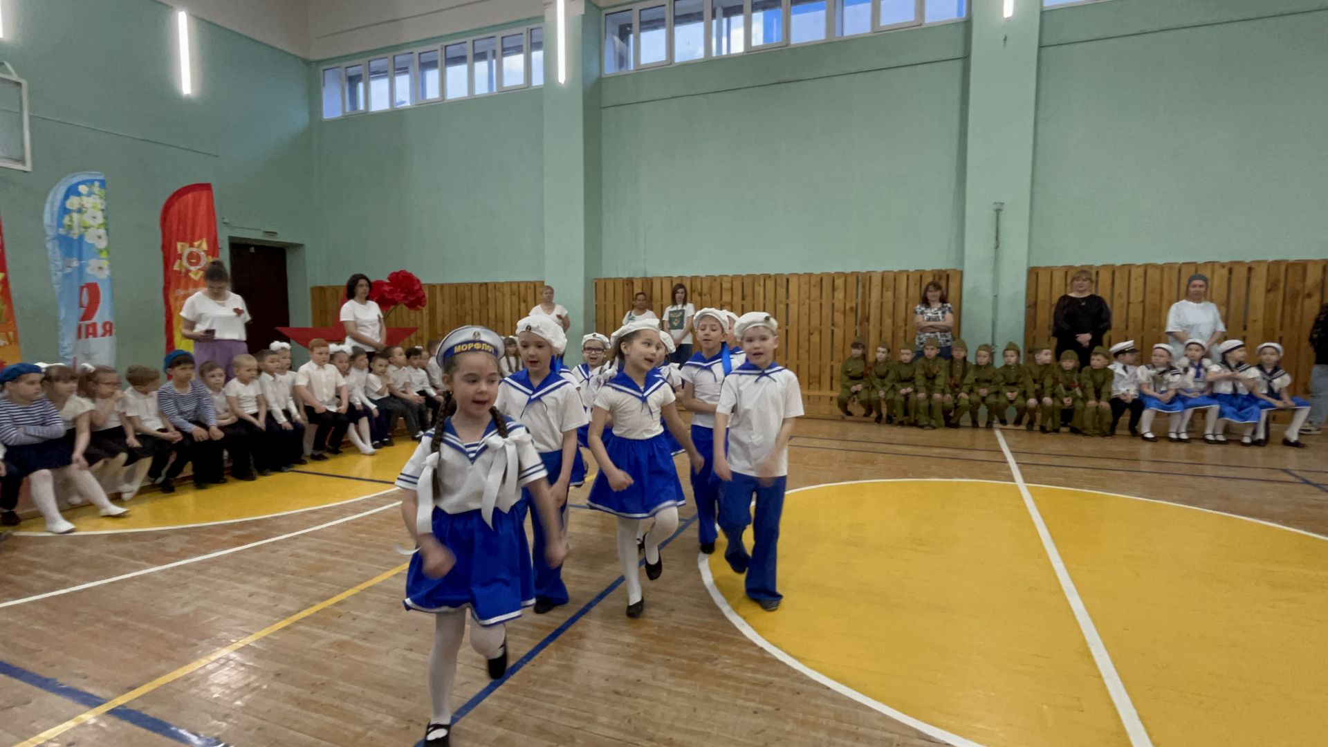 В Лаишеве прошел смотр строя и песни дошкольников