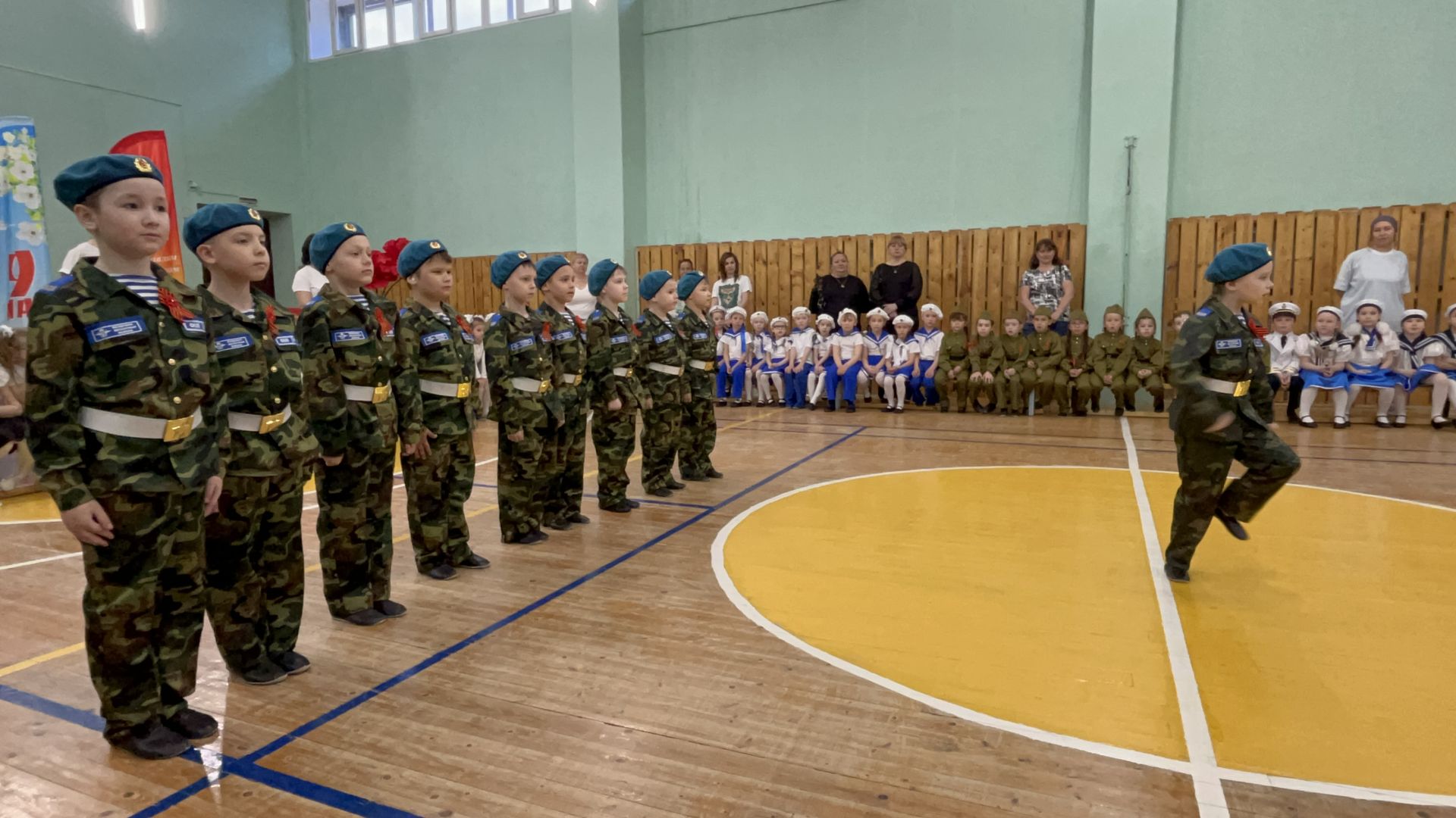 В Лаишеве прошел смотр строя и песни дошкольников