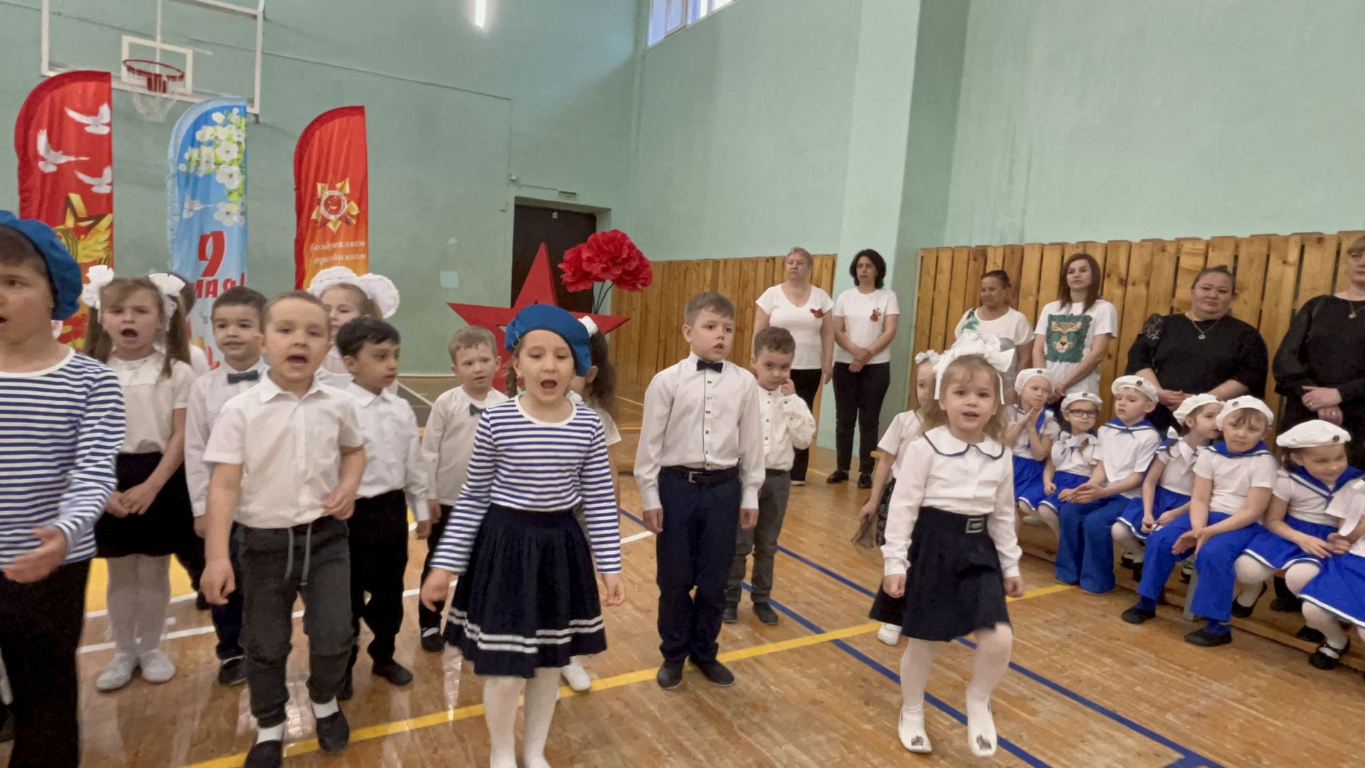 В Лаишеве прошел смотр строя и песни дошкольников