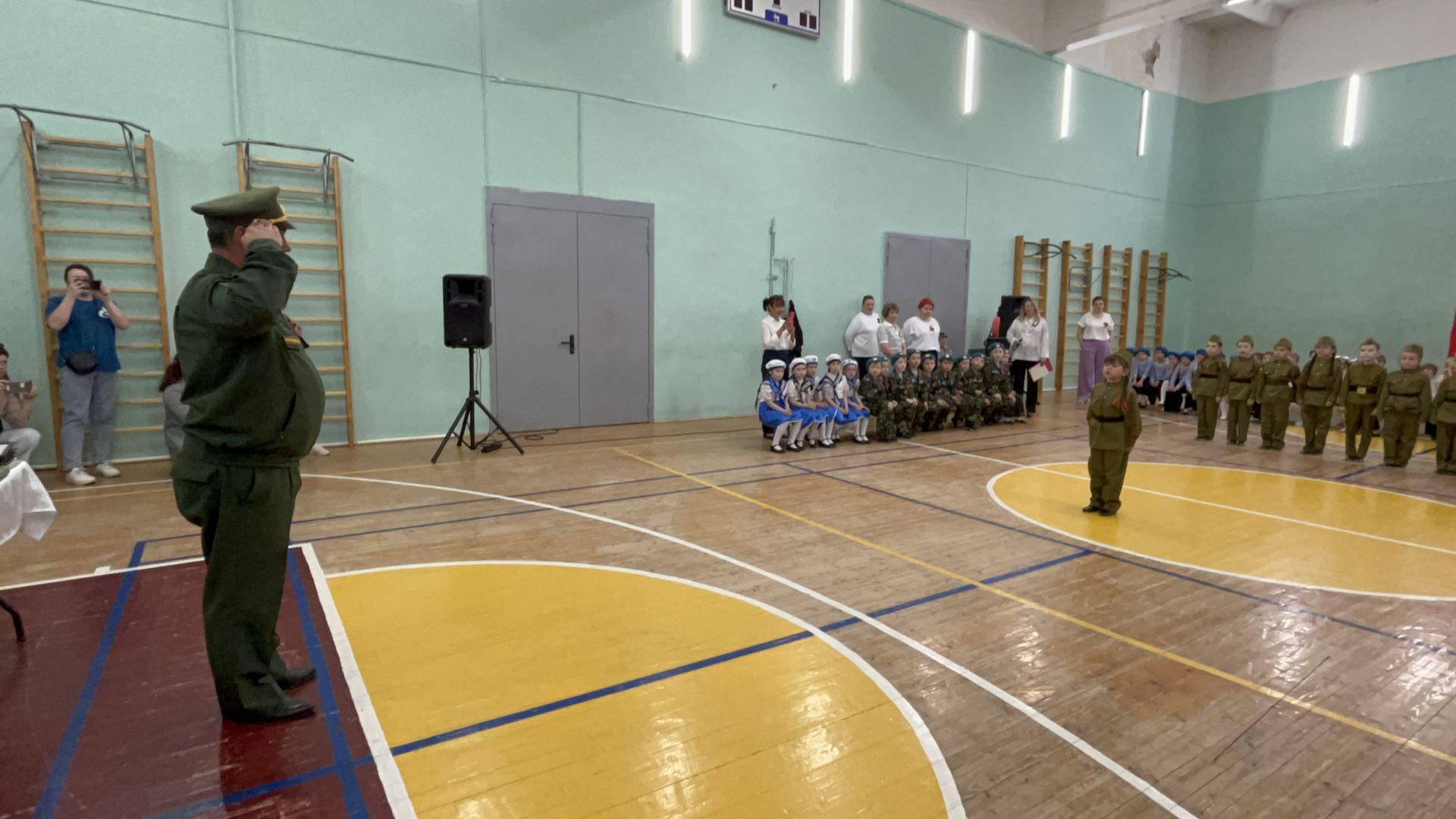 В Лаишеве прошел смотр строя и песни дошкольников