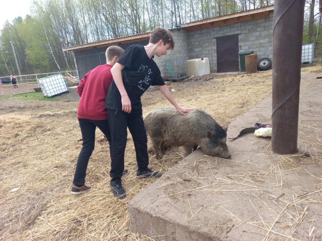 Казанские гимназисты познакомились в Лаишеве с профессией кузнеца