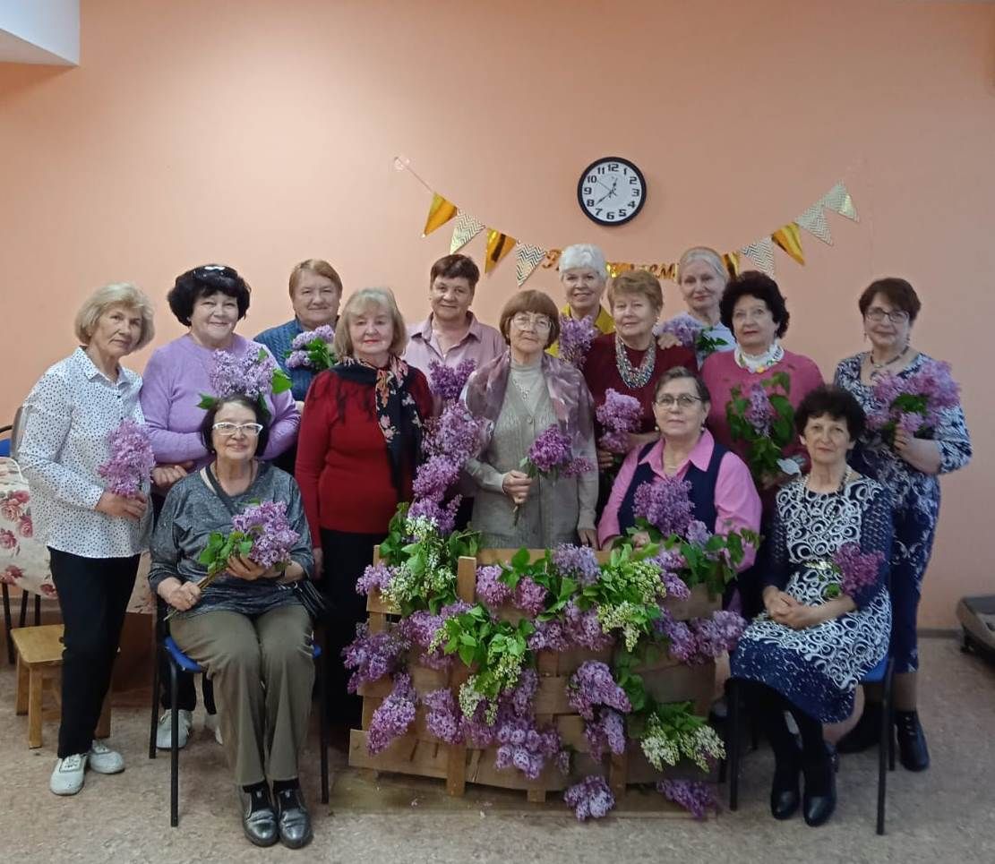 Праздник сирени объединил поэтов и любителей прекрасного