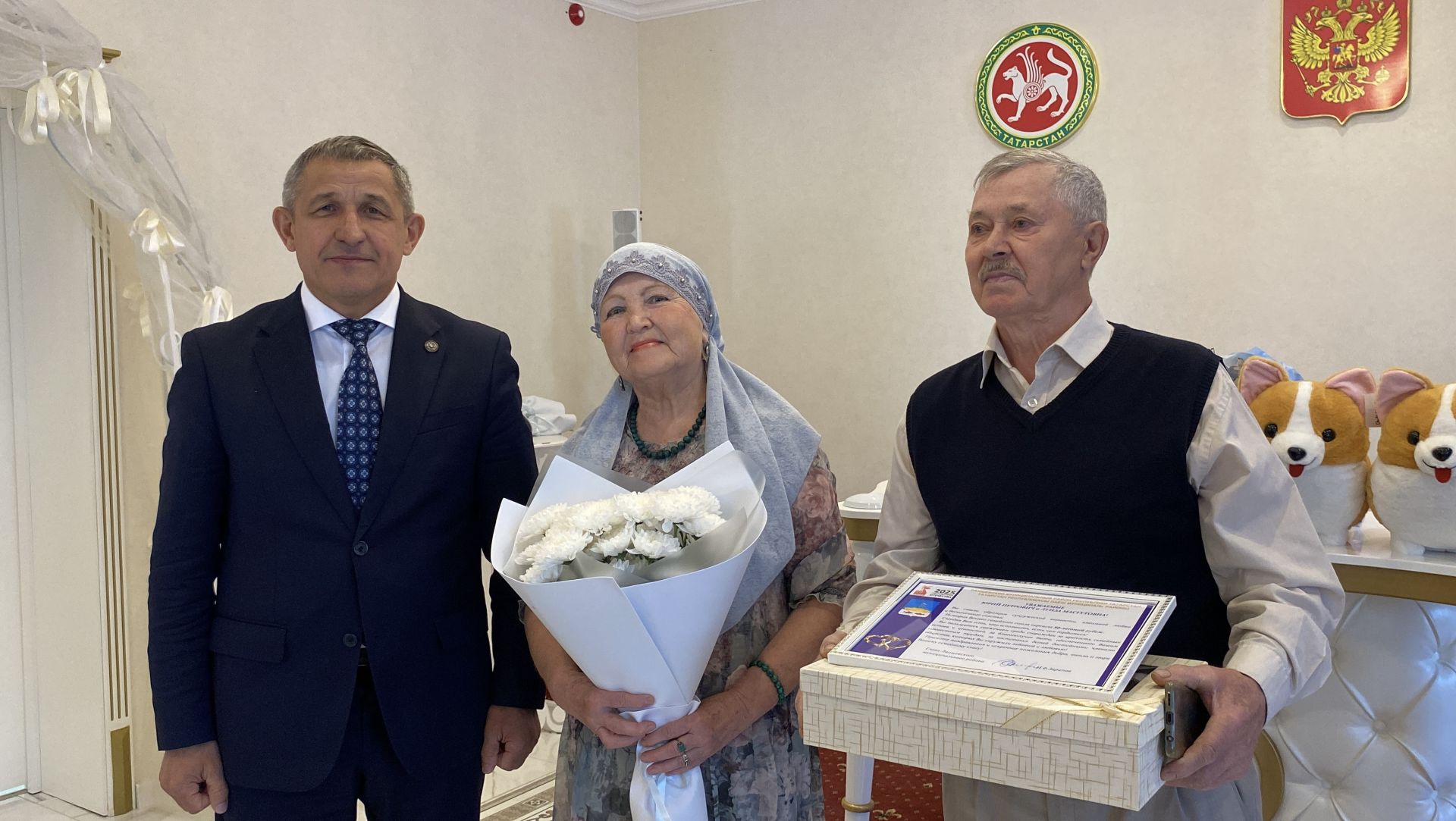 Глава Лаишевского района поздравил юбиляров и многодетные семьи с Международным днём семьи