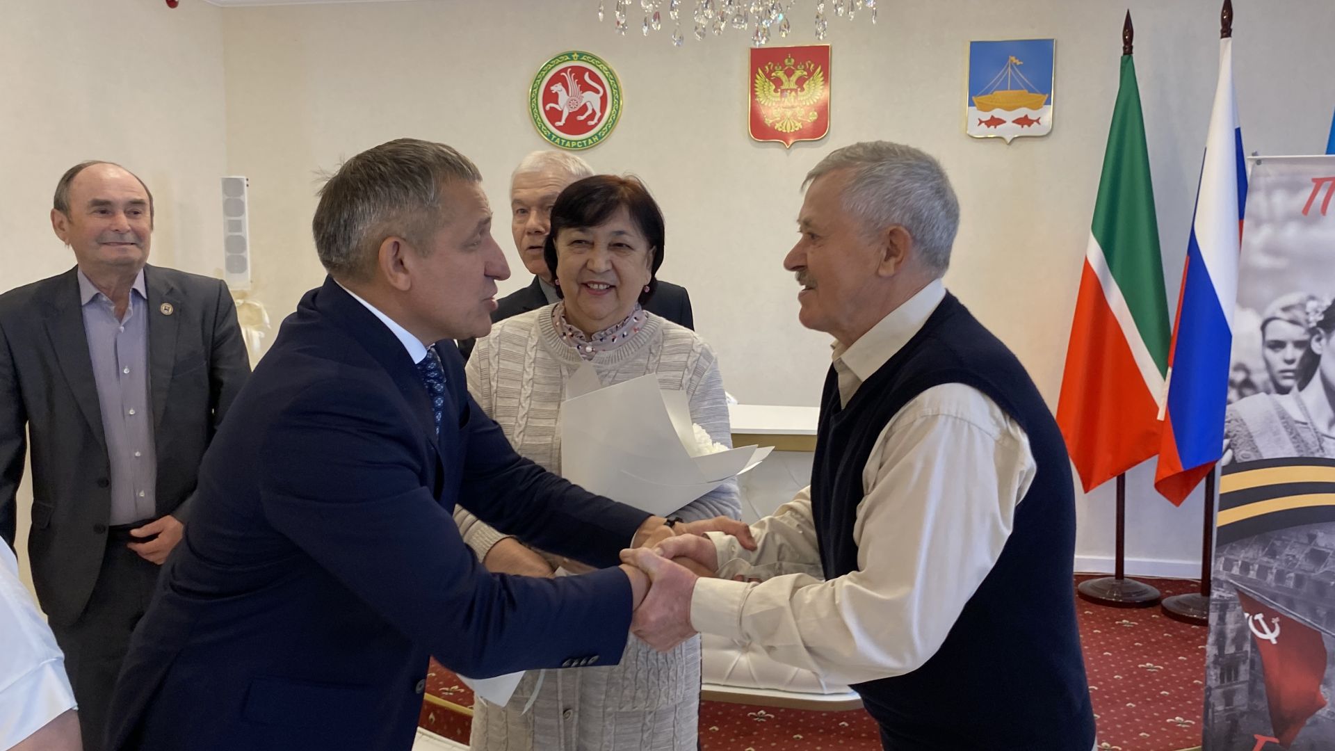 Глава Лаишевского района поздравил юбиляров и многодетные семьи с Международным днём семьи