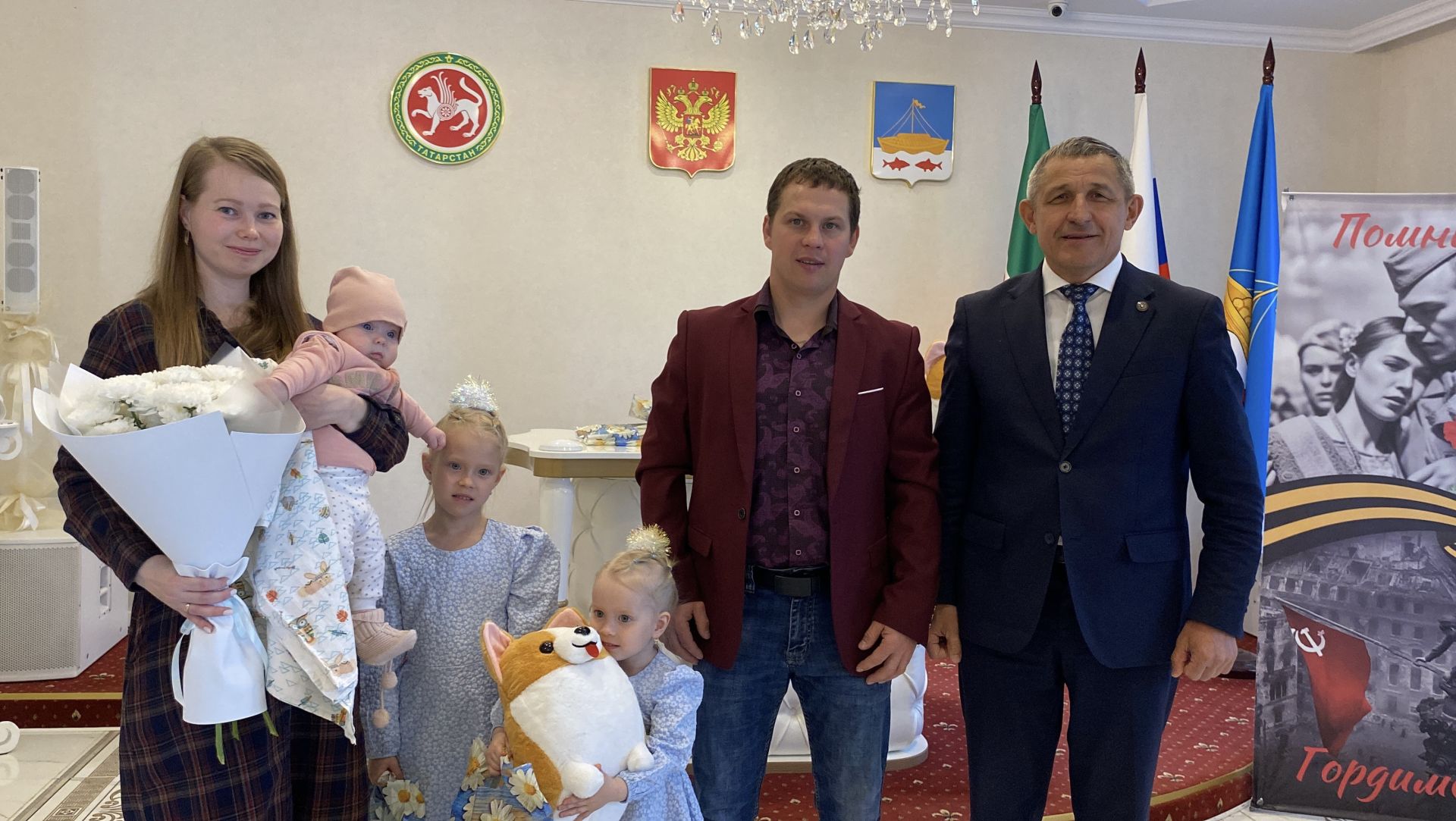 Глава Лаишевского района поздравил юбиляров и многодетные семьи с Международным днём семьи