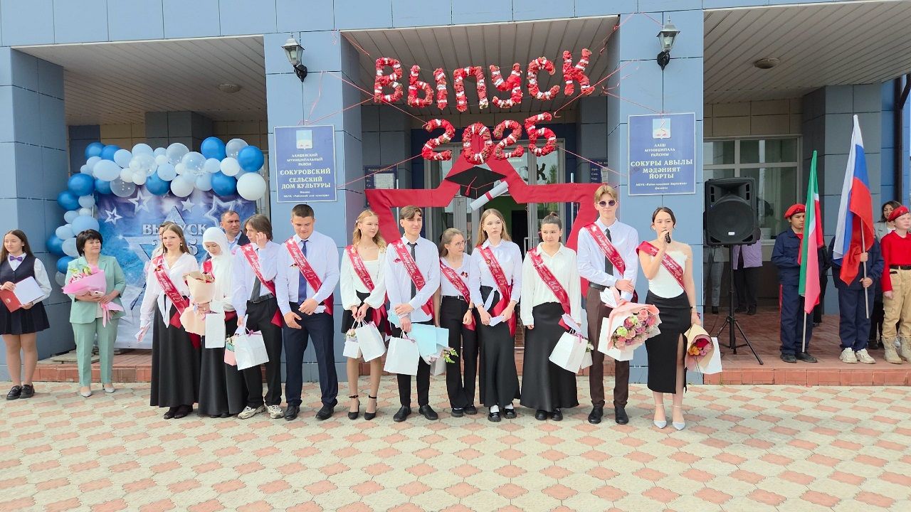 В Лаишевском районе к Последнему звонку провели акцию «Самолетик будущего»