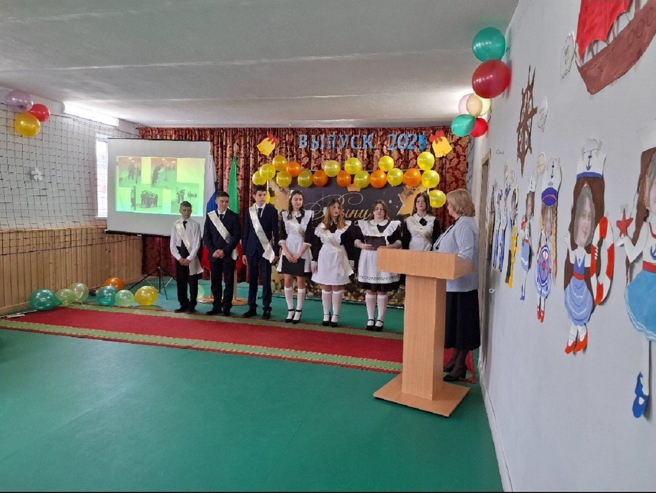 Выпускников Лаишевского района поздравили с окончанием школы